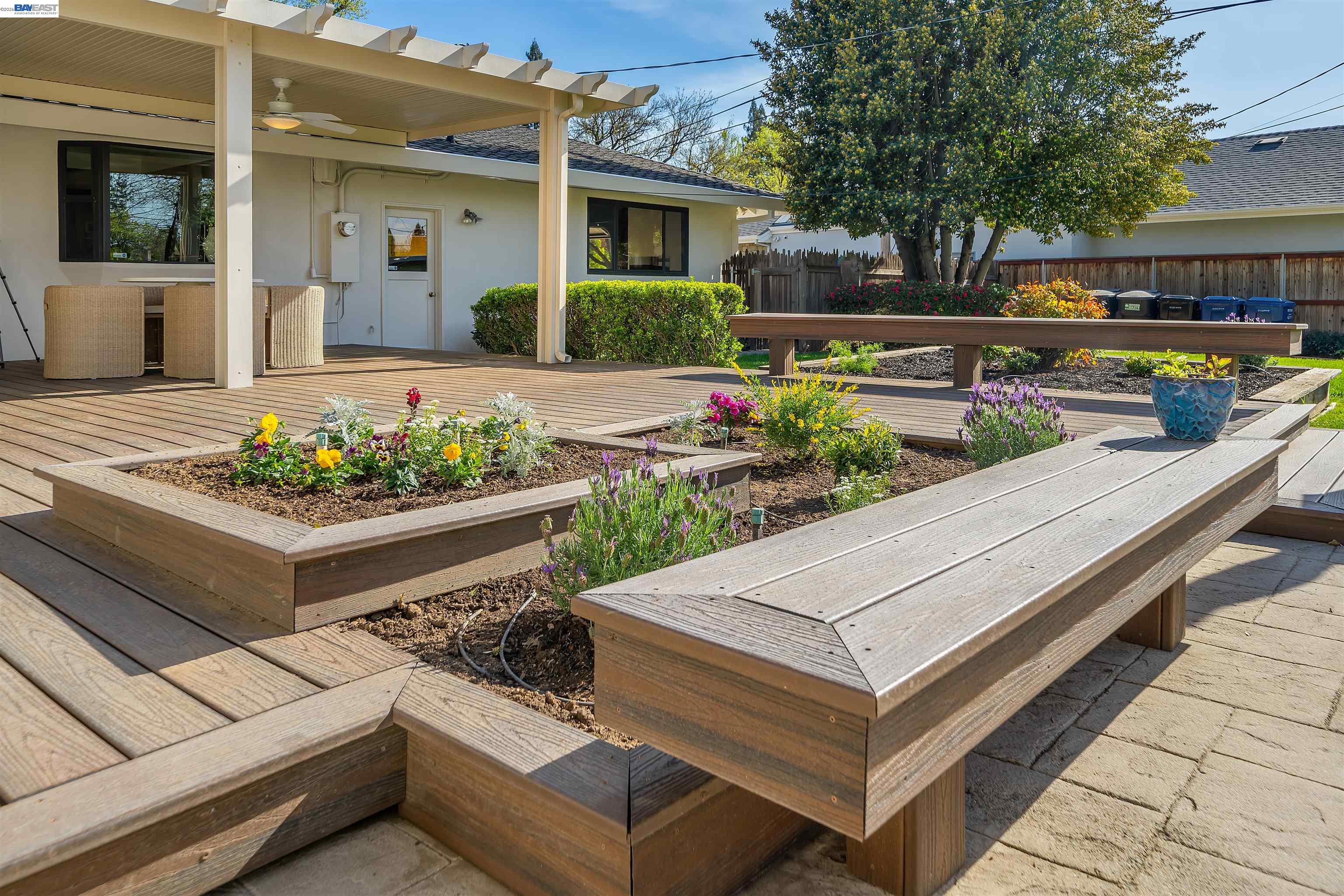 Detail Gallery Image 20 of 52 For 1121 El Sur Way, Sacramento,  CA 95864 - 6 Beds | 4 Baths