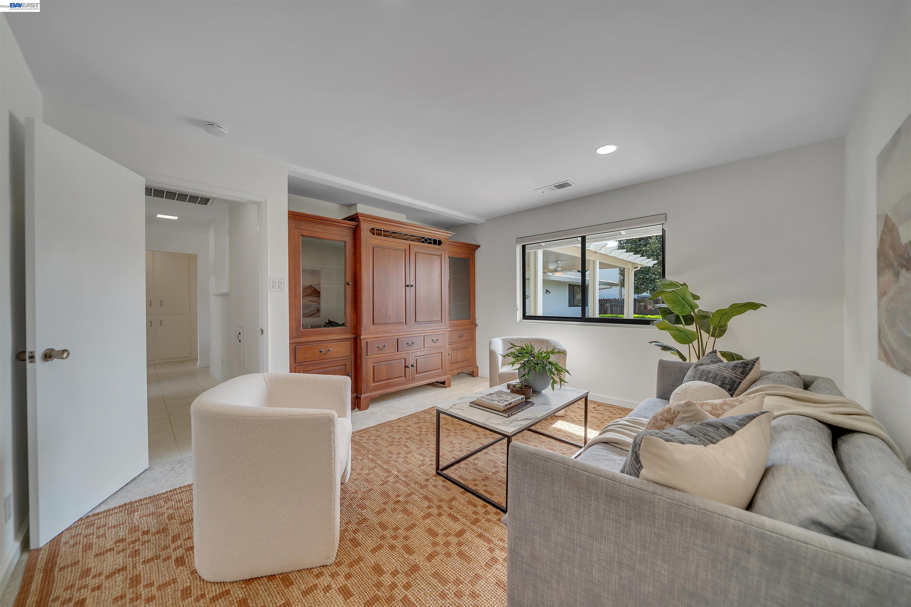 Detail Gallery Image 33 of 52 For 1121 El Sur Way, Sacramento,  CA 95864 - 6 Beds | 4 Baths