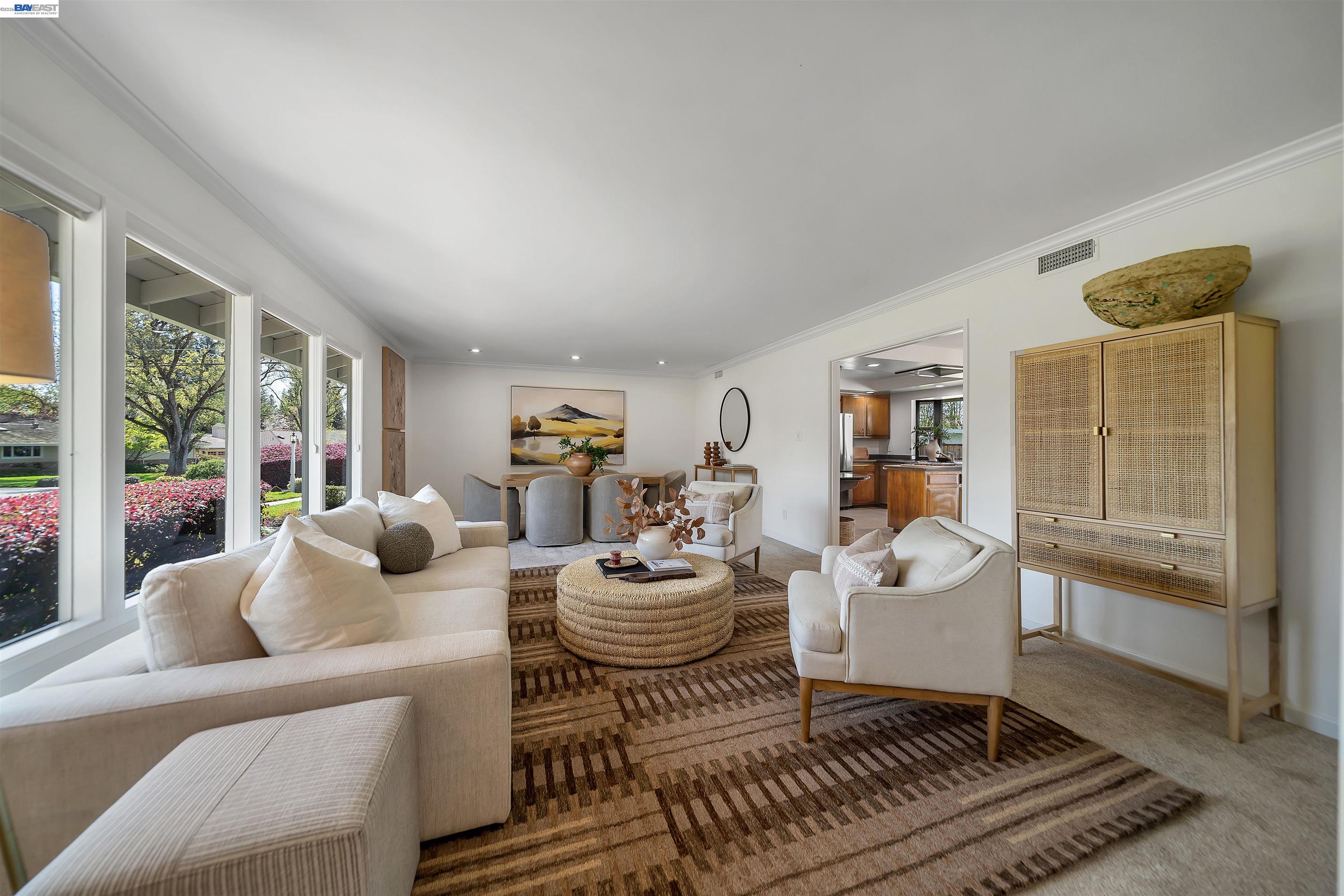 Detail Gallery Image 9 of 52 For 1121 El Sur Way, Sacramento,  CA 95864 - 6 Beds | 4 Baths