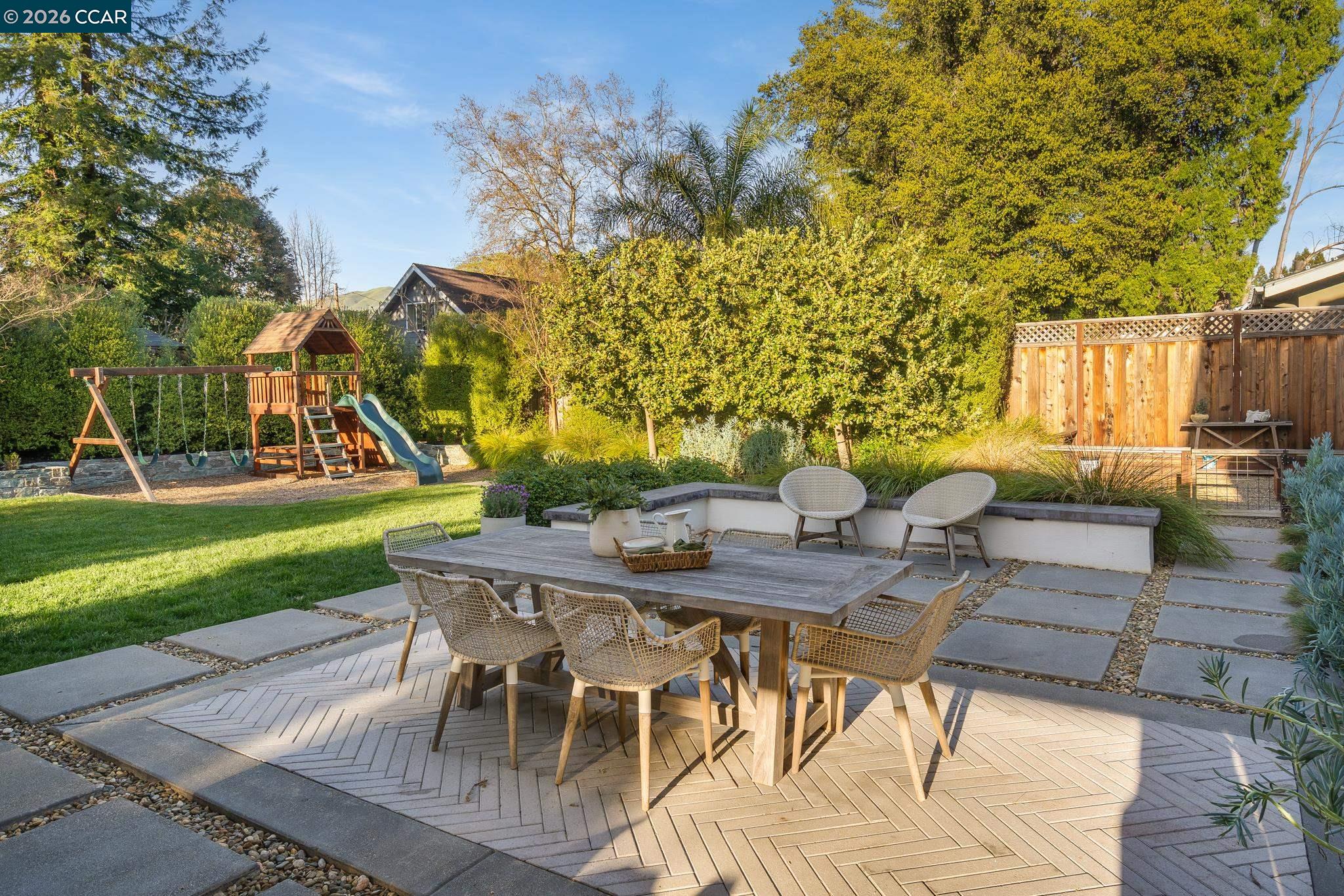 Detail Gallery Image 35 of 52 For 173 Belgian Dr, Danville,  CA 94526 - 5 Beds | 3 Baths