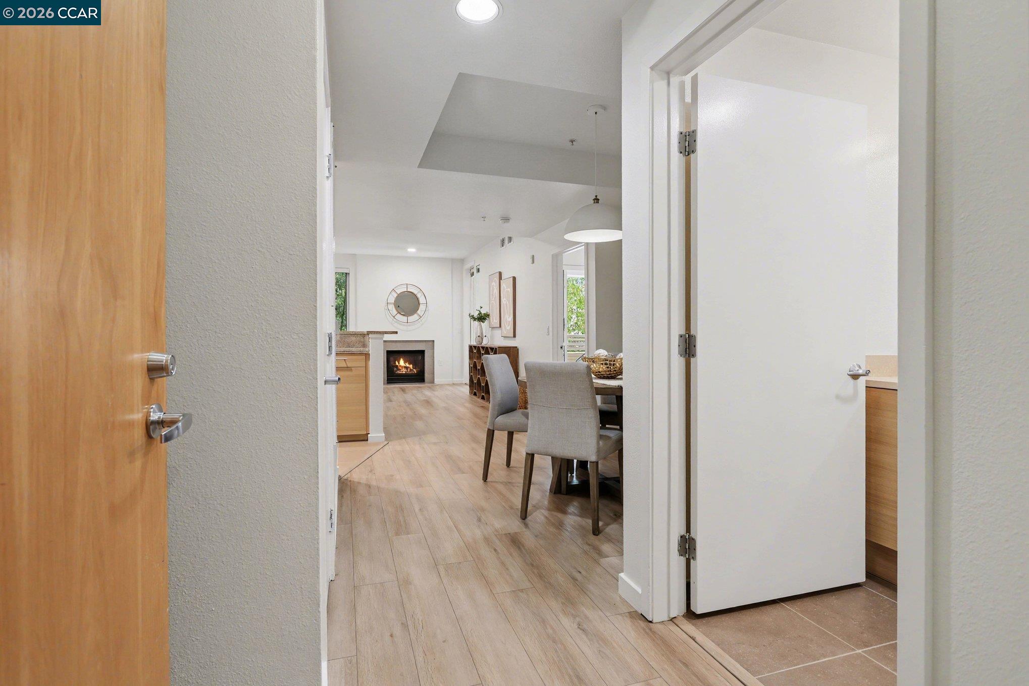 Detail Gallery Image 2 of 30 For 1655 N California Blvd. #242,  Walnut Creek,  CA 94596-4475 - 1 Beds | 1/1 Baths