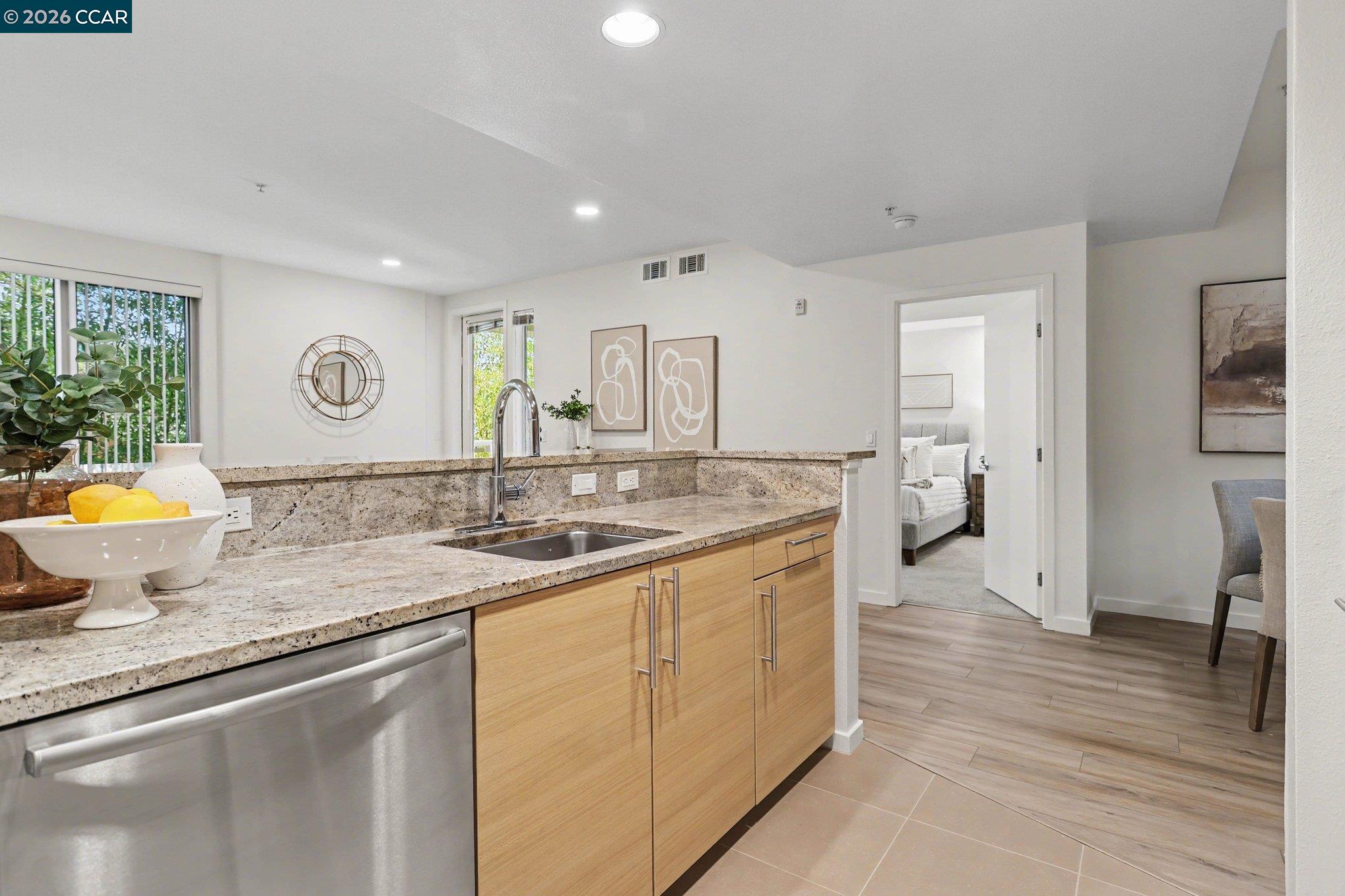 Detail Gallery Image 11 of 30 For 1655 N California Blvd. #242,  Walnut Creek,  CA 94596-4475 - 1 Beds | 1/1 Baths