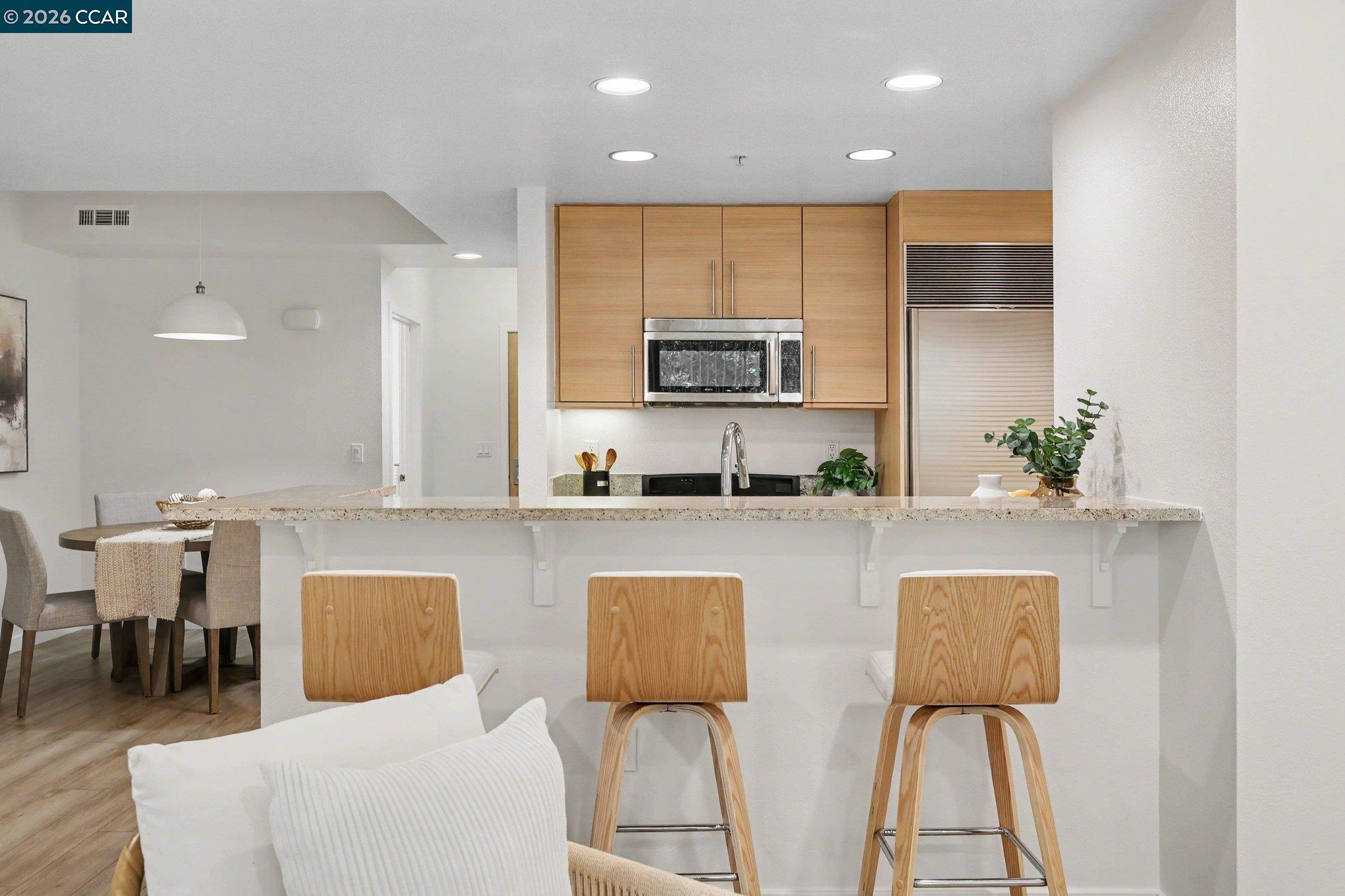 Detail Gallery Image 8 of 30 For 1655 N California Blvd. #242,  Walnut Creek,  CA 94596-4475 - 1 Beds | 1/1 Baths