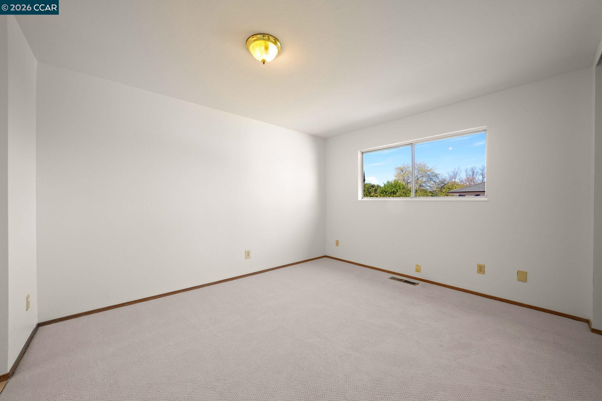 Detail Gallery Image 11 of 28 For 1125 Jensen Dr, Pittsburg,  CA 94565 - 3 Beds | 2 Baths