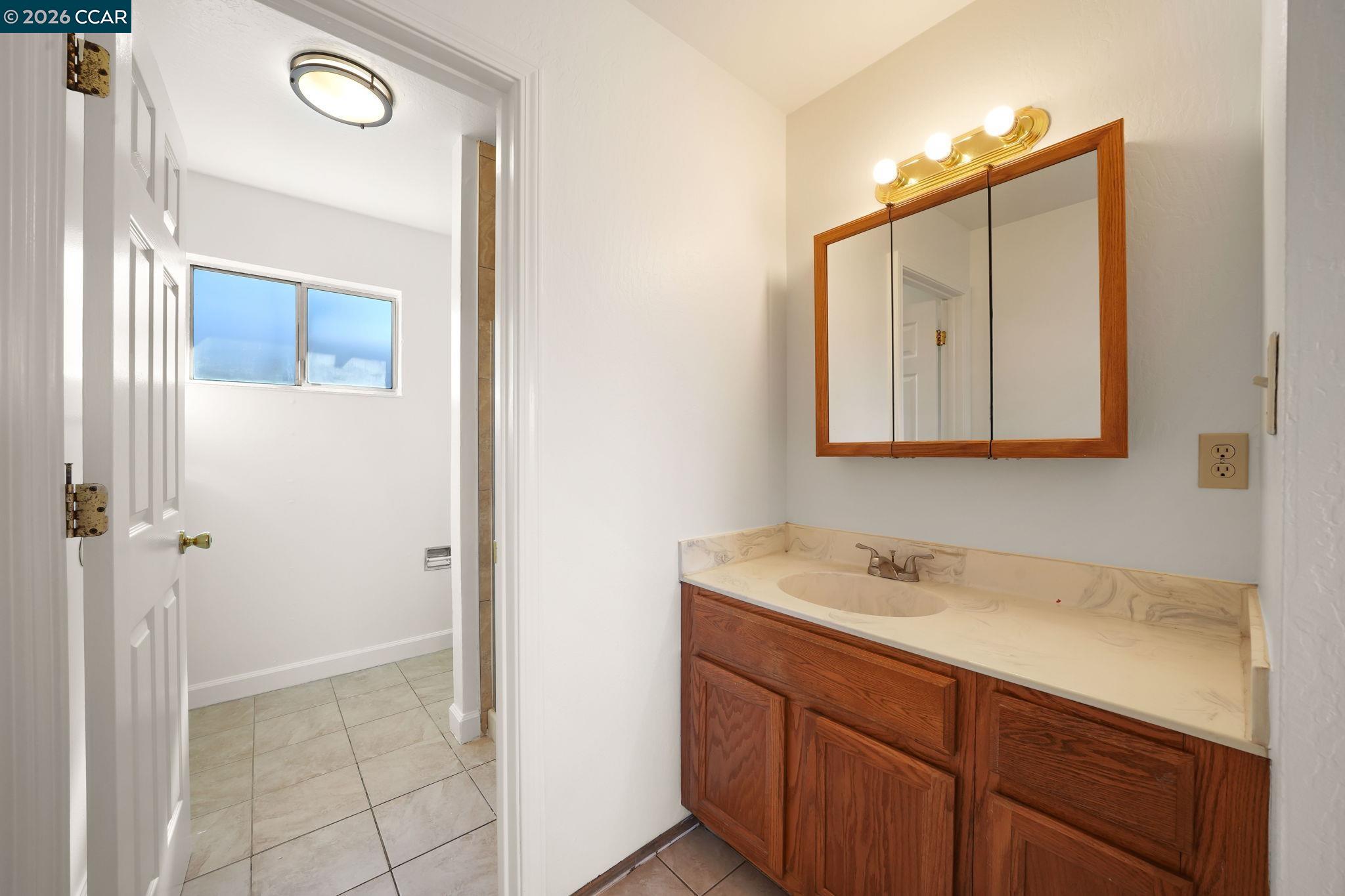 Detail Gallery Image 13 of 28 For 1125 Jensen Dr, Pittsburg,  CA 94565 - 3 Beds | 2 Baths