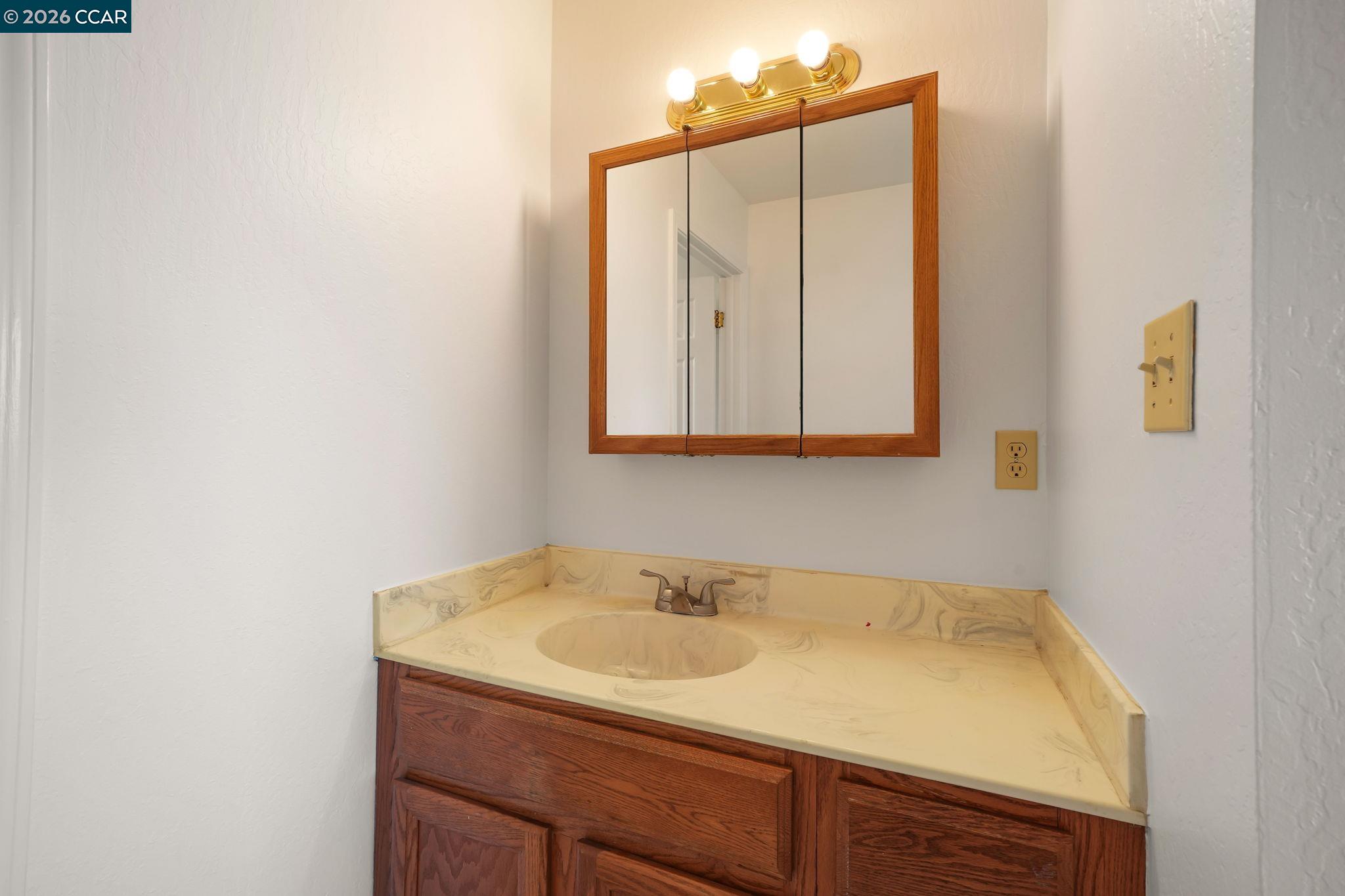 Detail Gallery Image 14 of 28 For 1125 Jensen Dr, Pittsburg,  CA 94565 - 3 Beds | 2 Baths