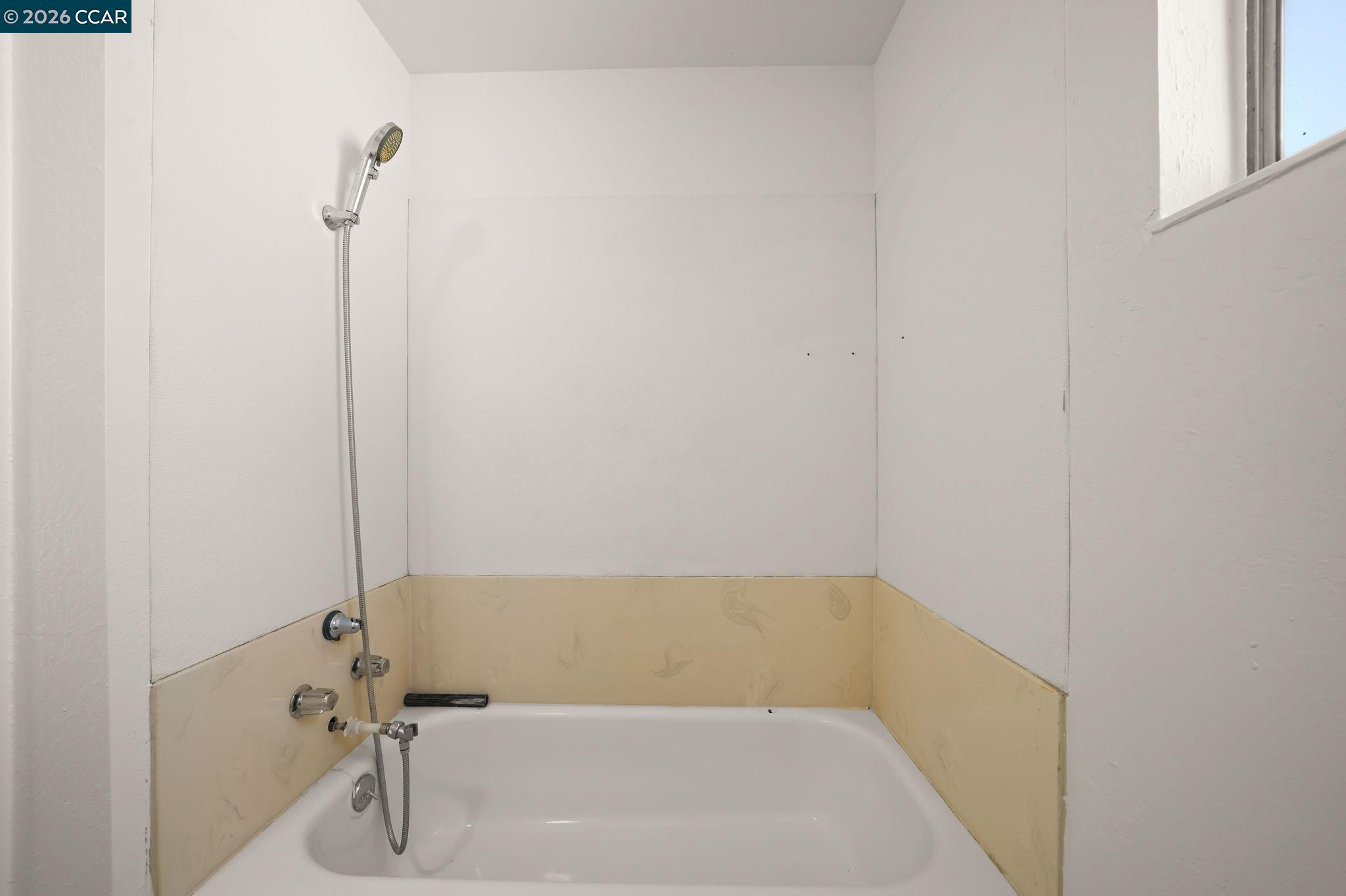 Detail Gallery Image 21 of 28 For 1125 Jensen Dr, Pittsburg,  CA 94565 - 3 Beds | 2 Baths