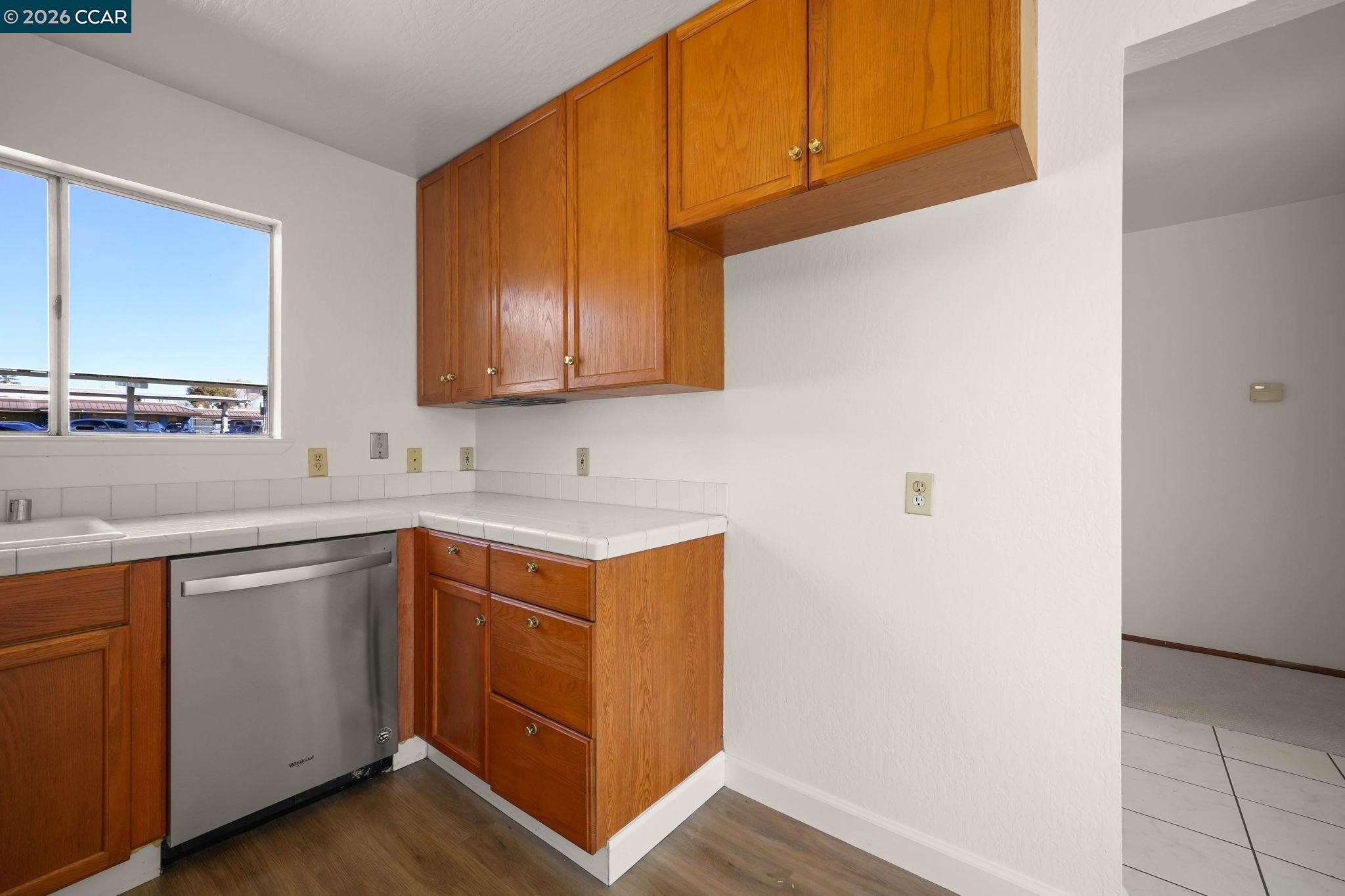 Detail Gallery Image 8 of 28 For 1125 Jensen Dr, Pittsburg,  CA 94565 - 3 Beds | 2 Baths