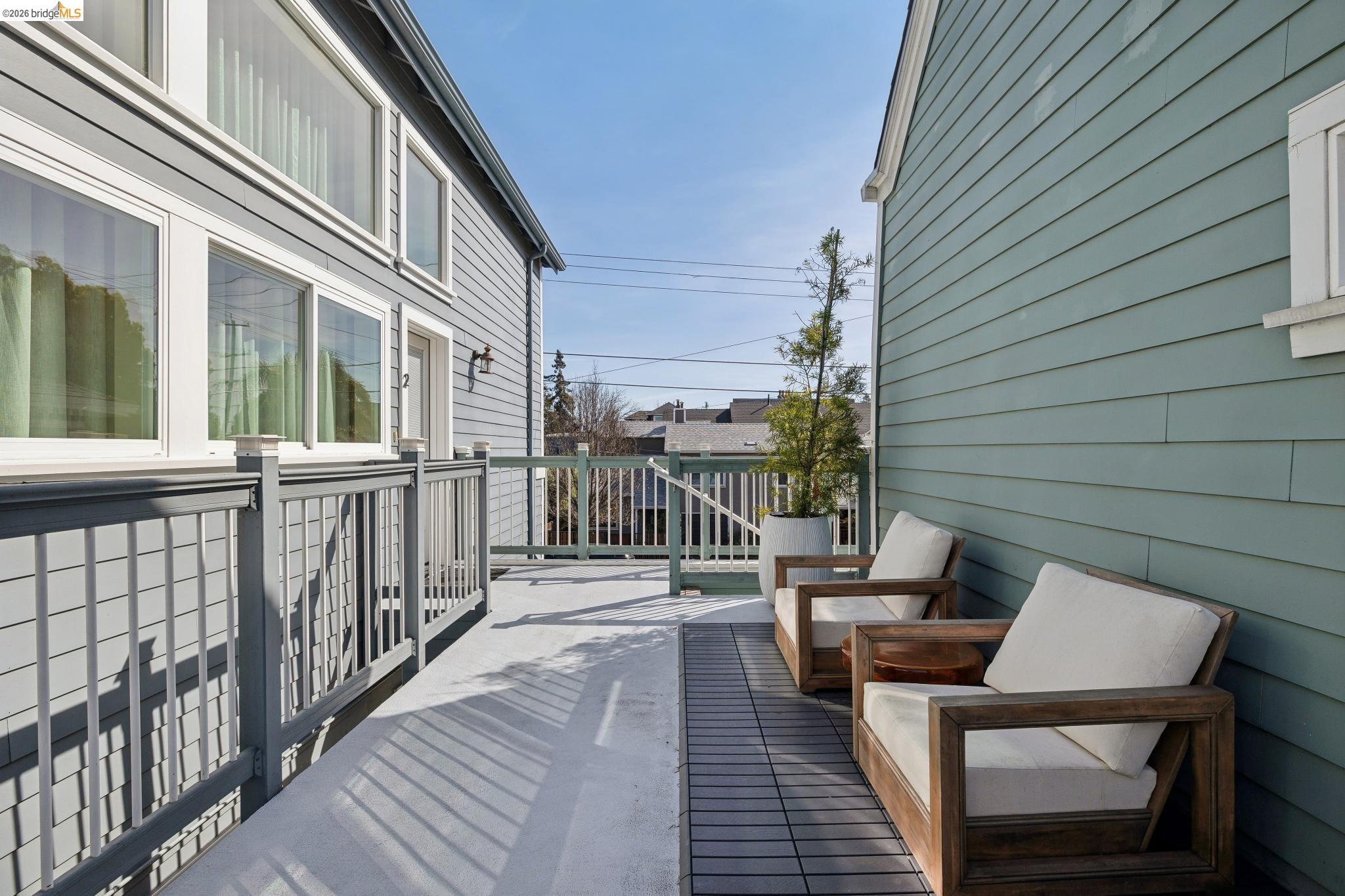 Detail Gallery Image 43 of 51 For 6300 Shattuck Ave #1,  Oakland,  CA 94609 - 3 Beds | 2 Baths