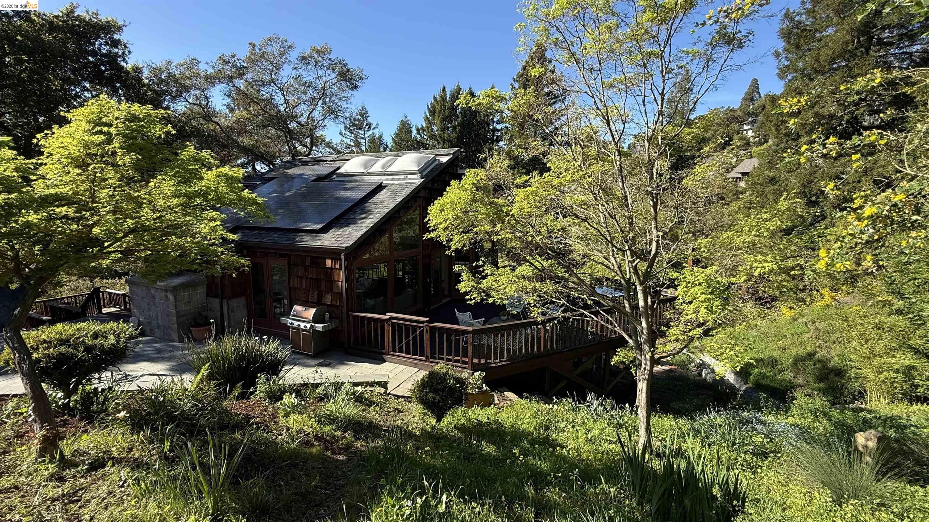 Detail Gallery Image 2 of 10 For 1179 Keith Ave, Berkeley,  CA 94708 - 6 Beds | 3 Baths