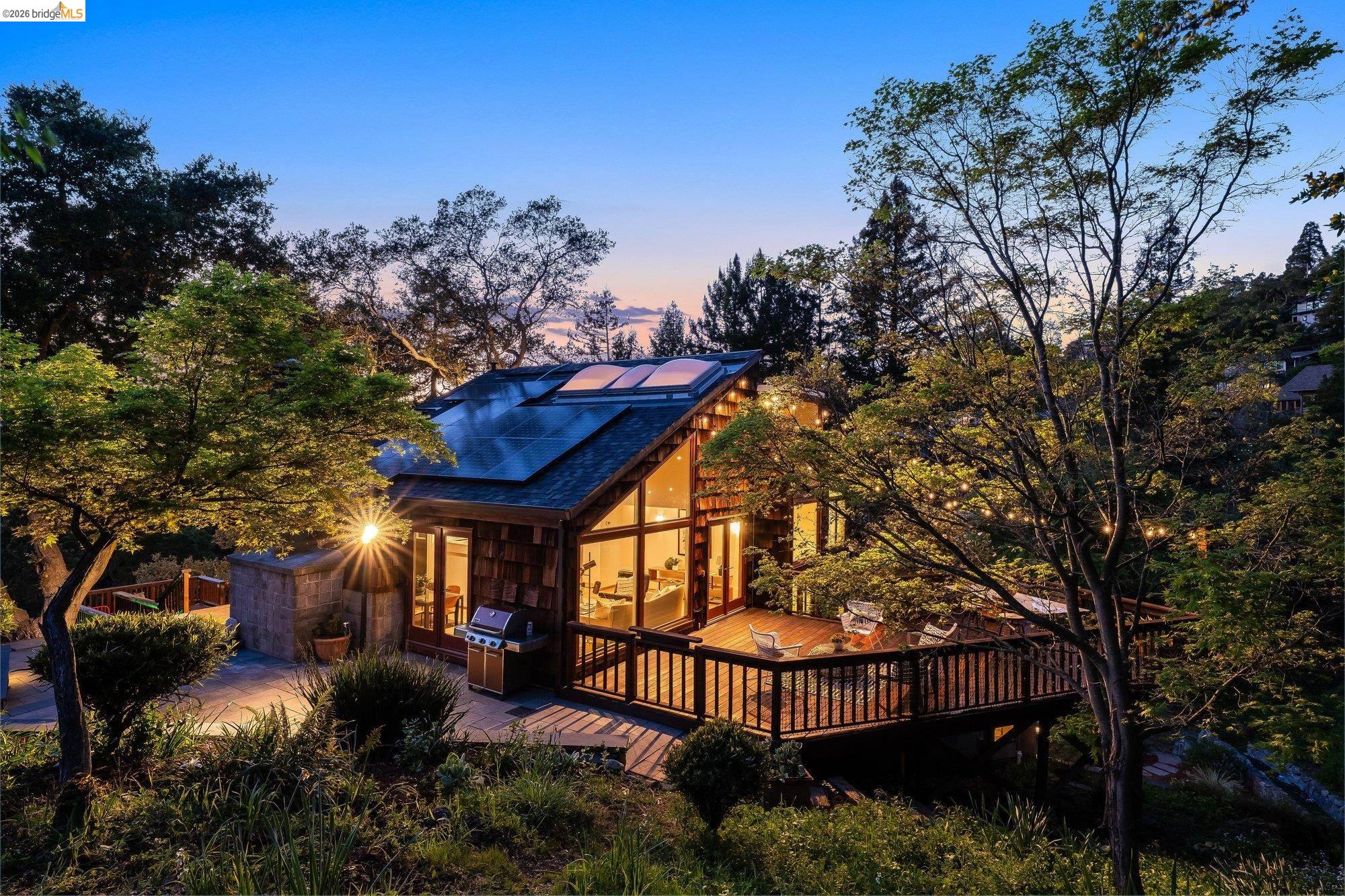 Detail Gallery Image 2 of 58 For 1179 Keith Ave, Berkeley,  CA 94708 - 6 Beds | 3 Baths