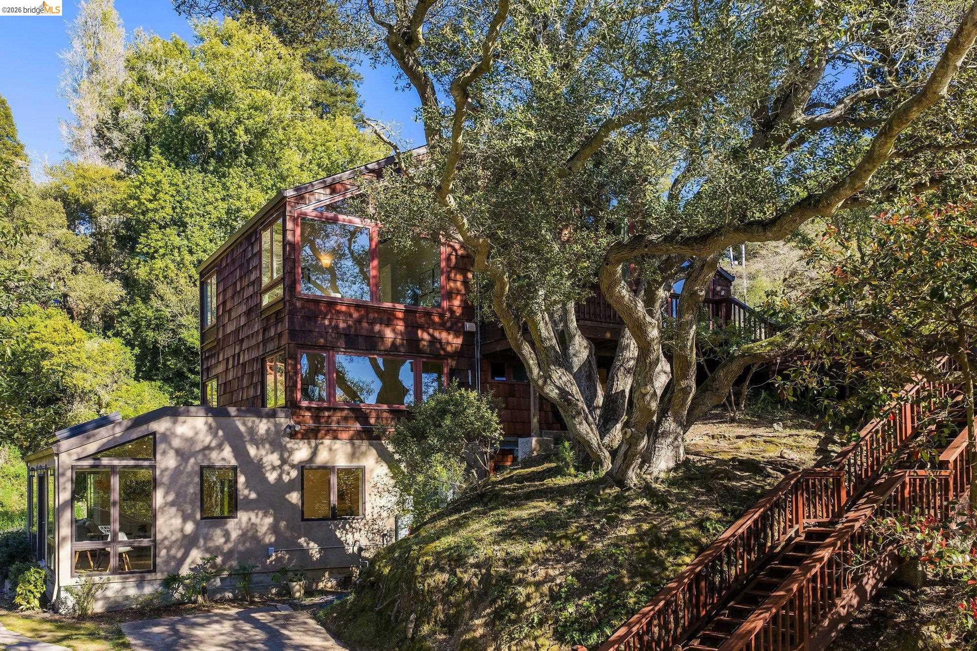 Detail Gallery Image 11 of 58 For 1179 Keith Ave, Berkeley,  CA 94708 - 6 Beds | 3 Baths