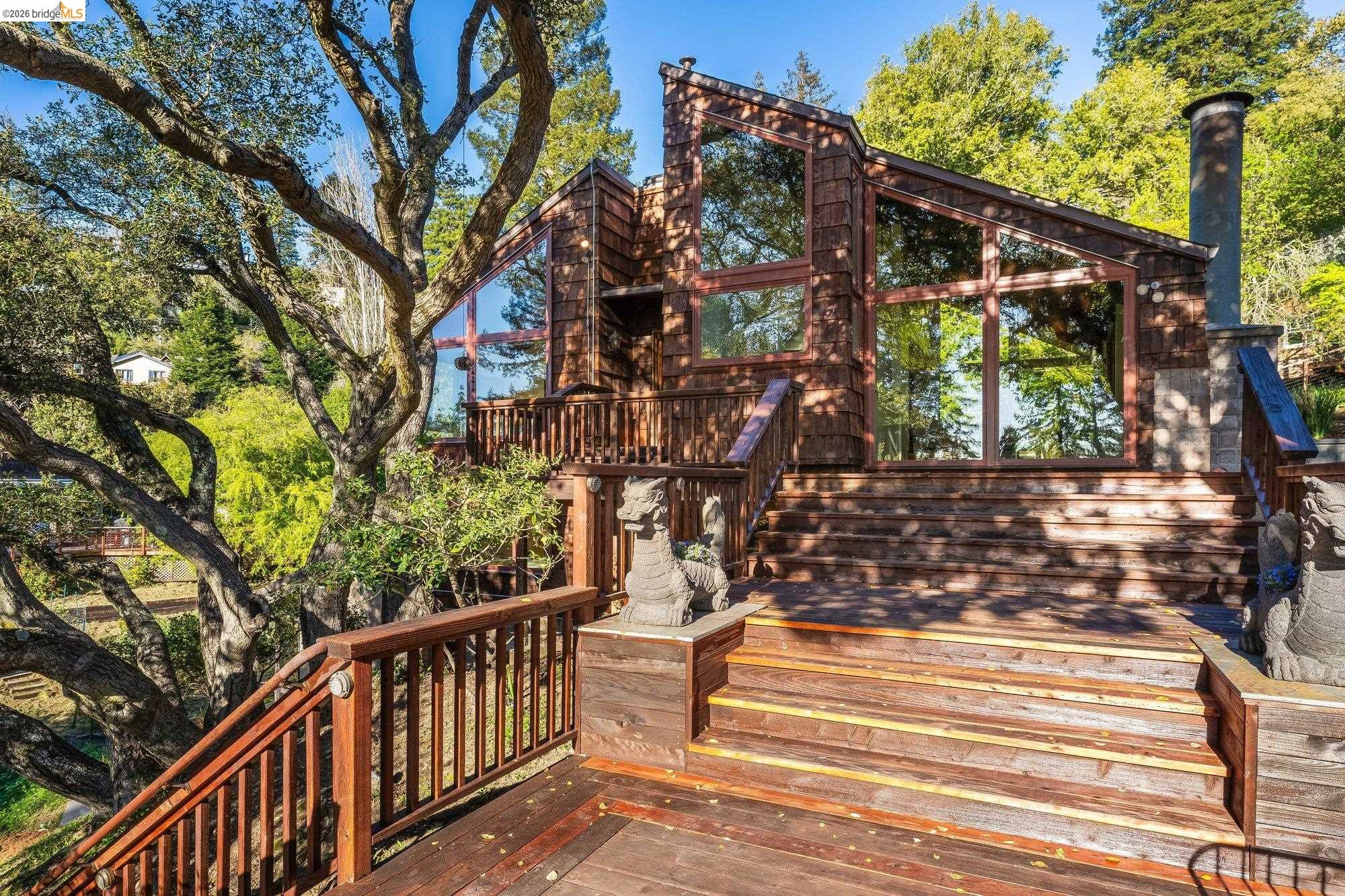 Detail Gallery Image 12 of 58 For 1179 Keith Ave, Berkeley,  CA 94708 - 6 Beds | 3 Baths