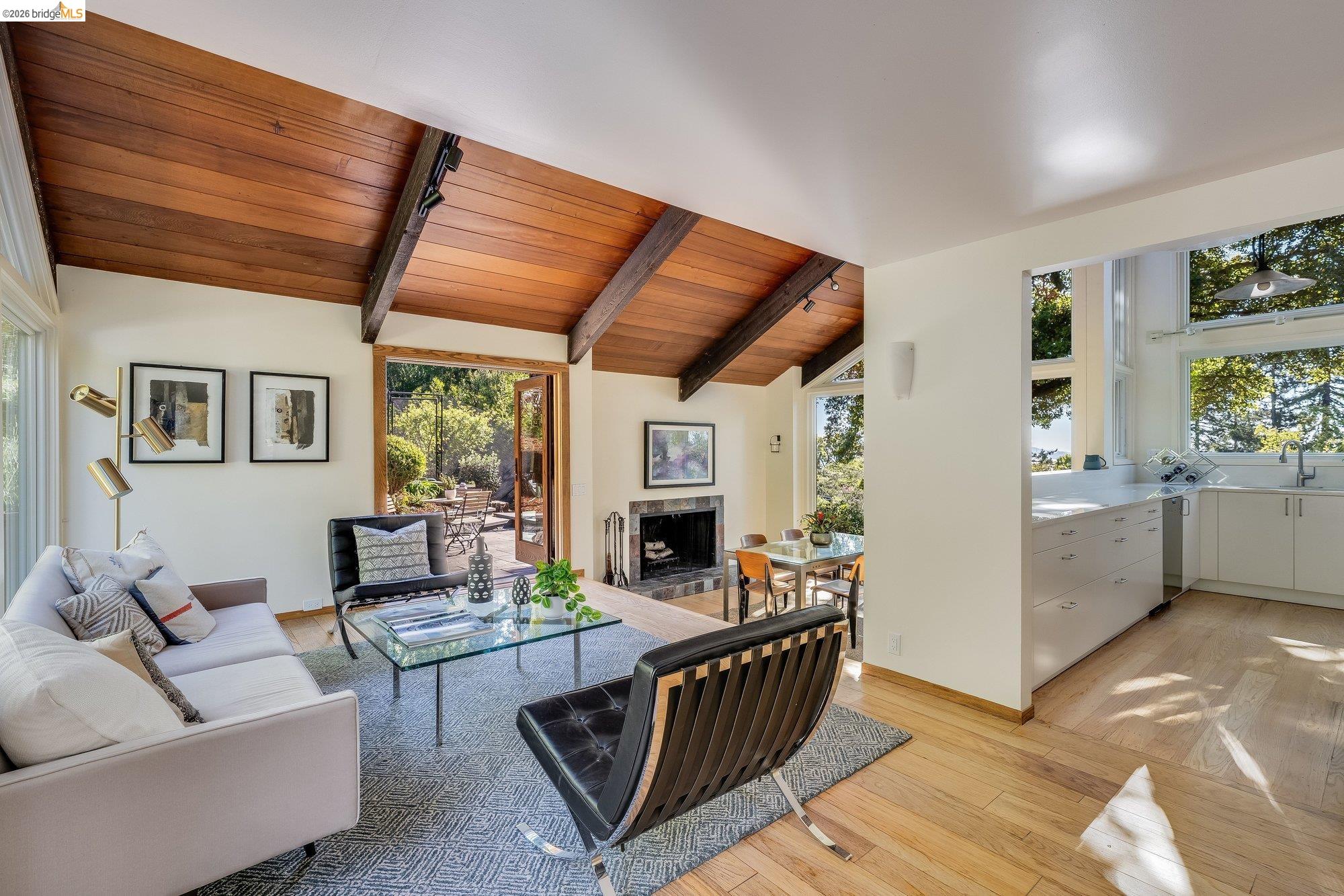 Detail Gallery Image 13 of 58 For 1179 Keith Ave, Berkeley,  CA 94708 - 6 Beds | 3 Baths