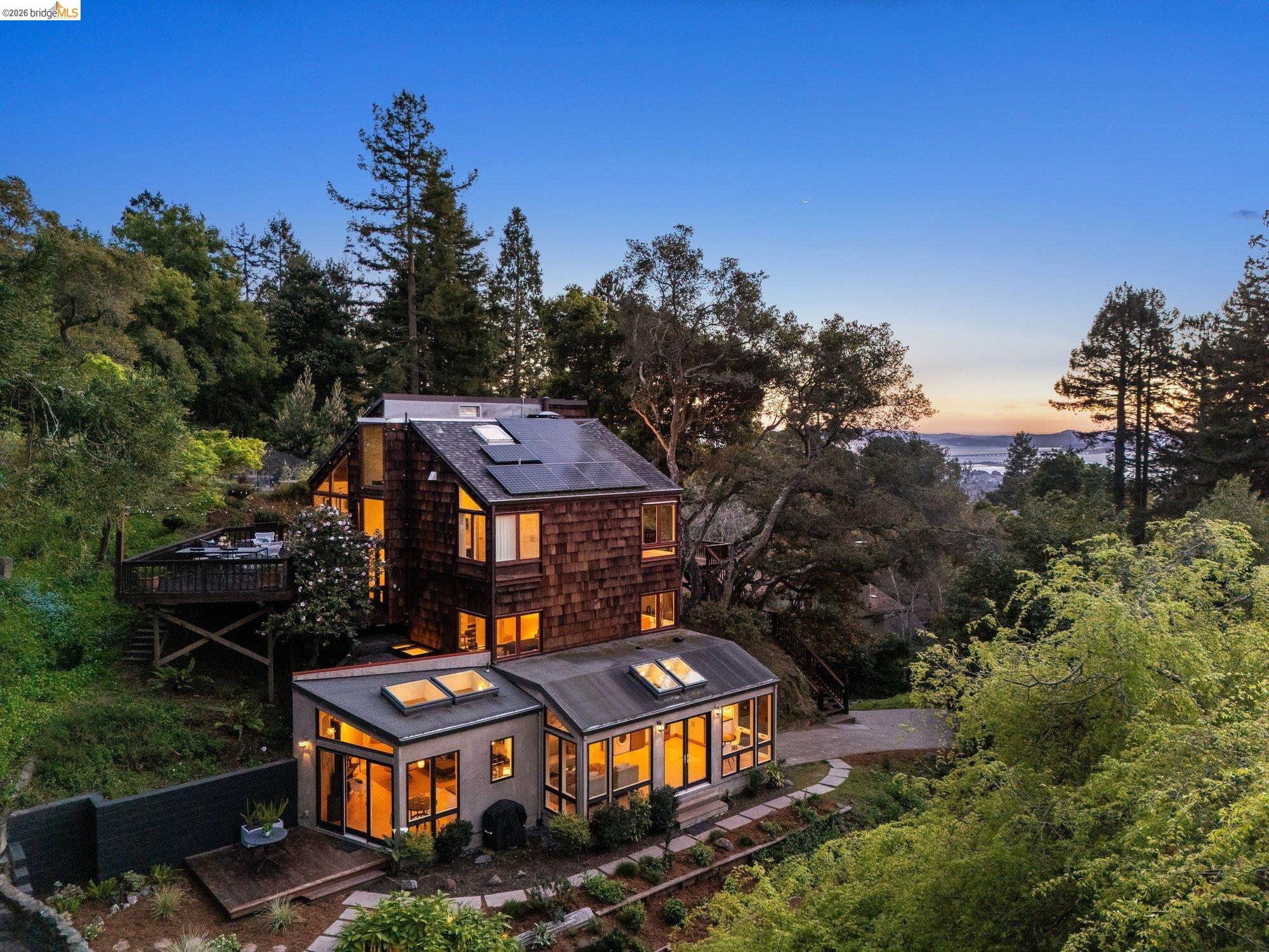 Detail Gallery Image 3 of 58 For 1179 Keith Ave, Berkeley,  CA 94708 - 6 Beds | 3 Baths