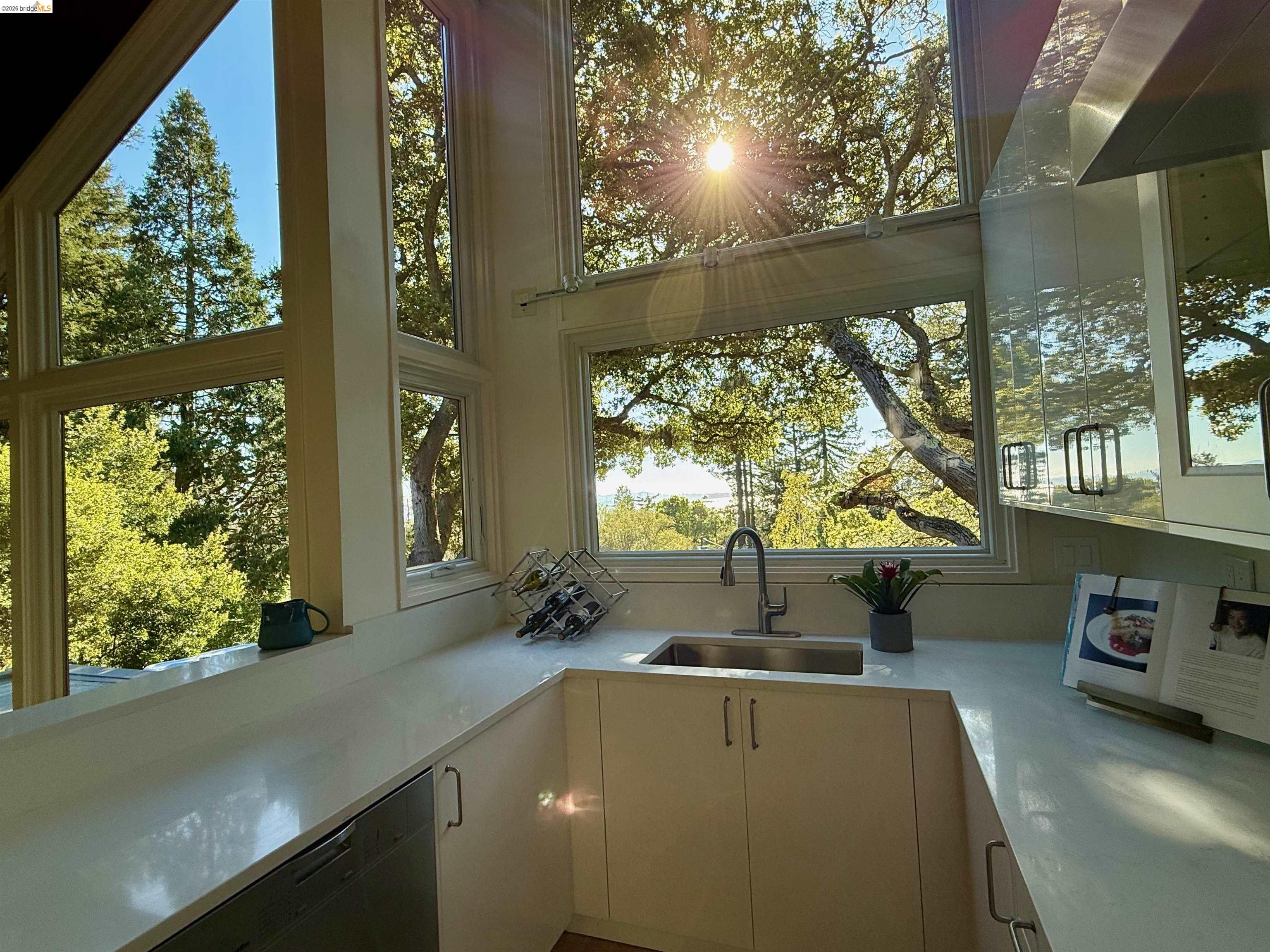 Detail Gallery Image 4 of 10 For 1179 Keith Ave, Berkeley,  CA 94708 - 6 Beds | 3 Baths