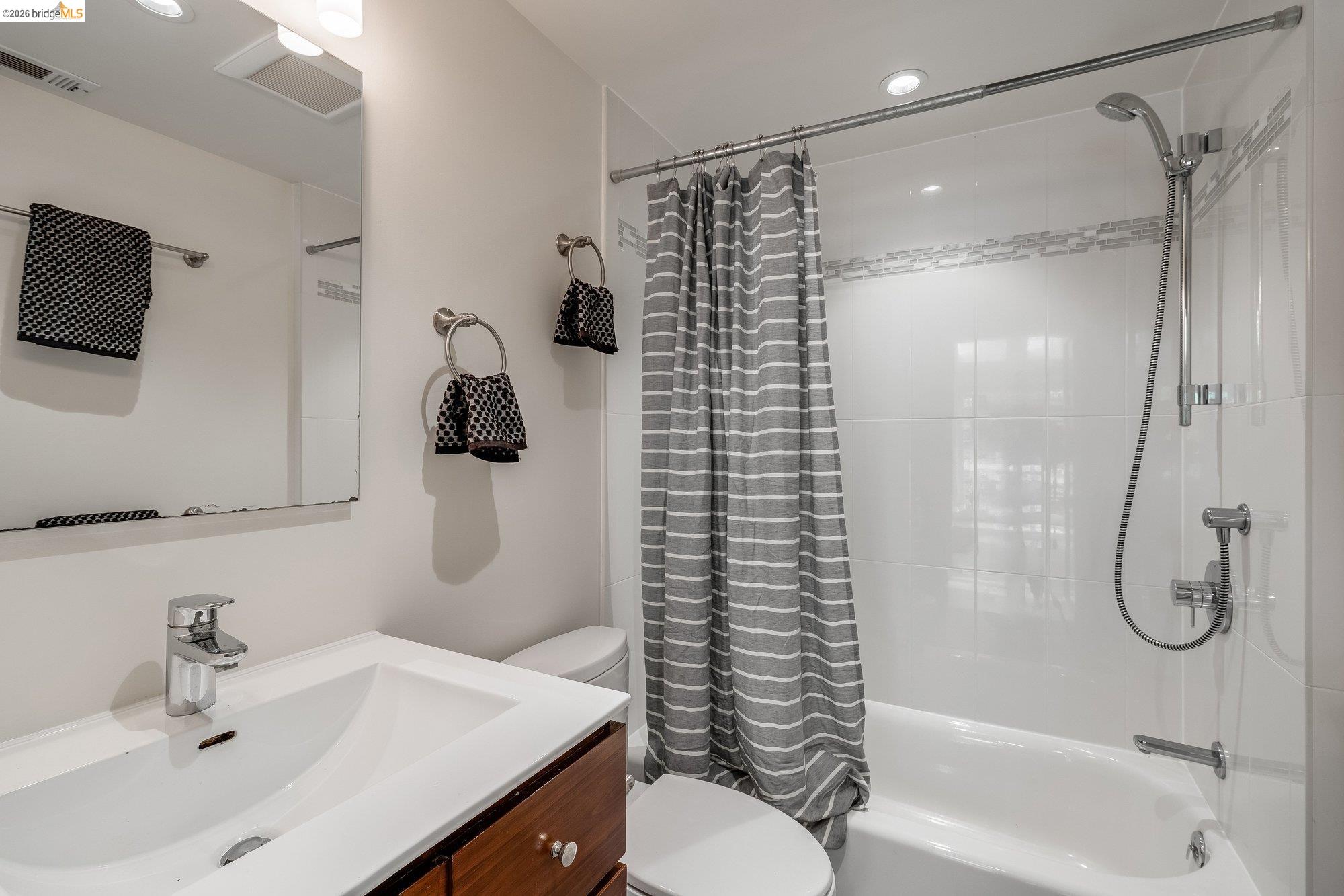 Detail Gallery Image 50 of 58 For 1179 Keith Ave, Berkeley,  CA 94708 - 6 Beds | 3 Baths