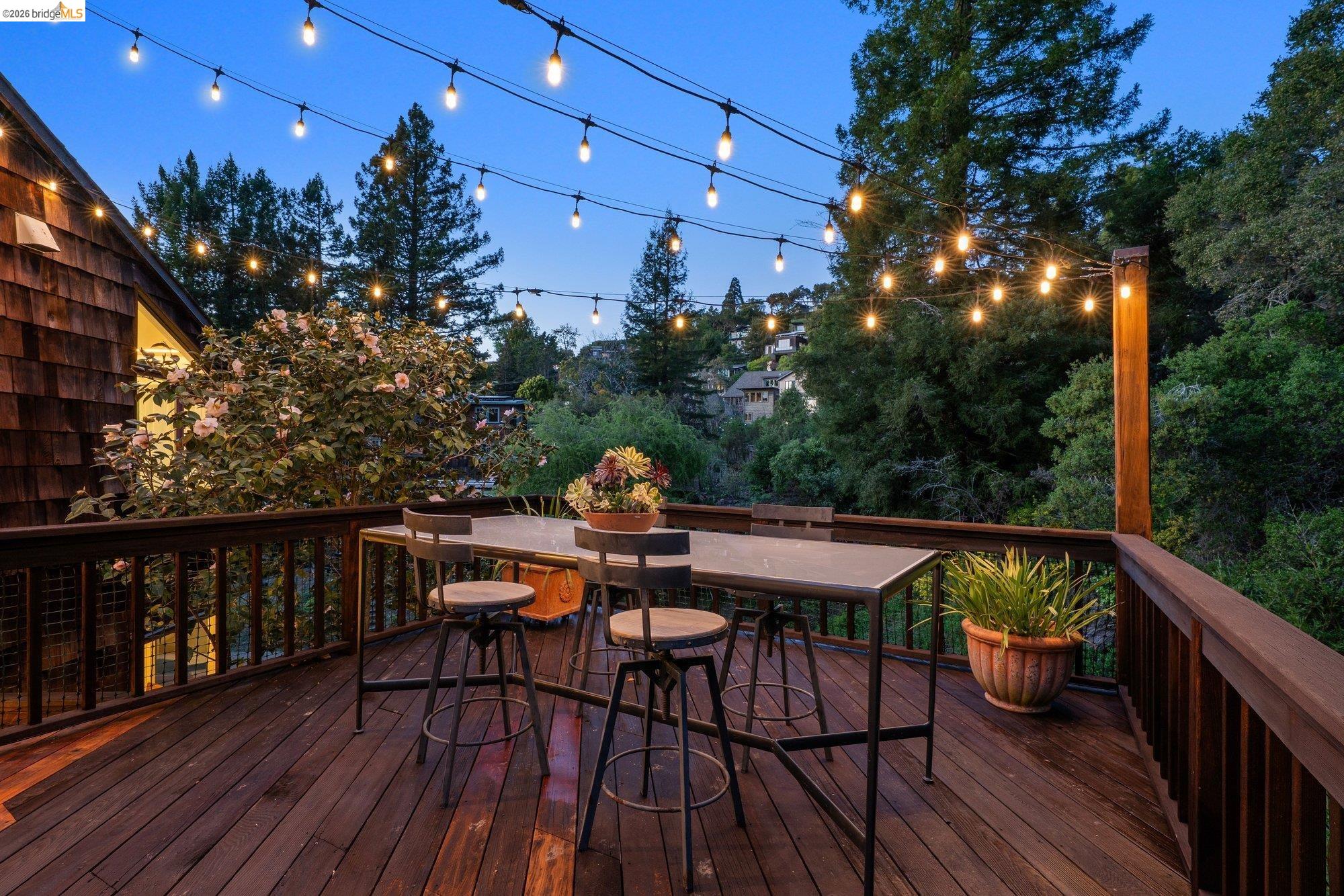 Detail Gallery Image 9 of 58 For 1179 Keith Ave, Berkeley,  CA 94708 - 6 Beds | 3 Baths