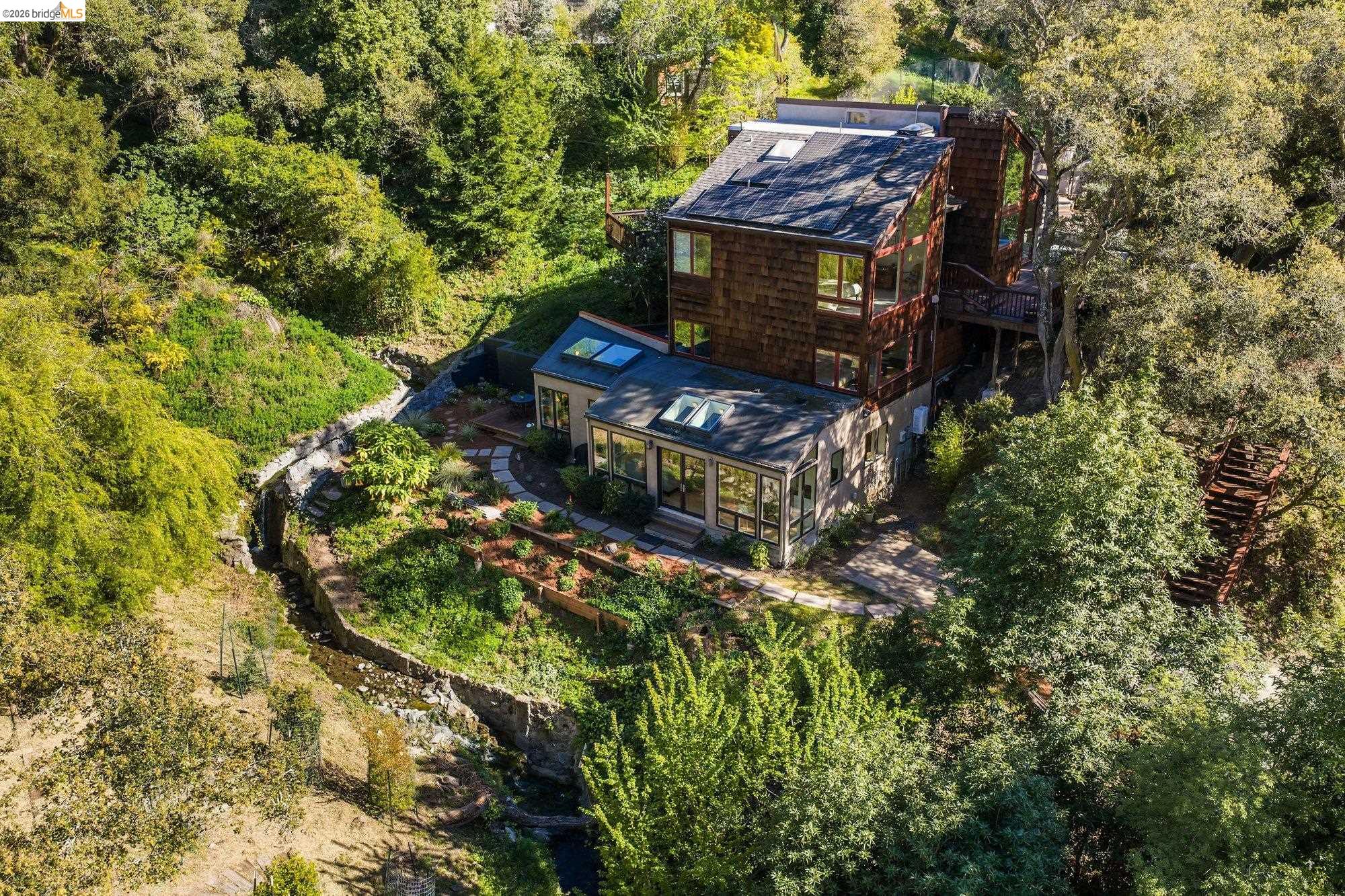 Detail Gallery Image 10 of 58 For 1179 Keith Ave, Berkeley,  CA 94708 - 6 Beds | 3 Baths