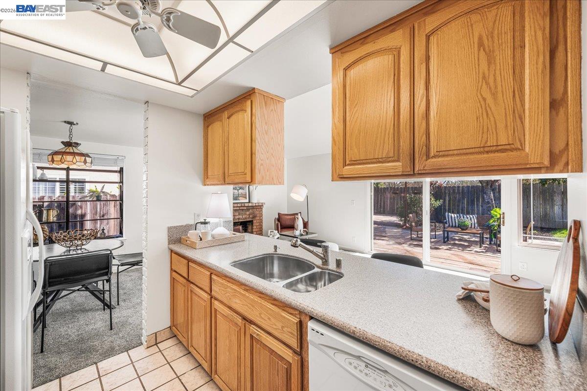 Detail Gallery Image 12 of 58 For 3647 Ashwood Dr, Pleasanton,  CA 94588 - 3 Beds | 2 Baths