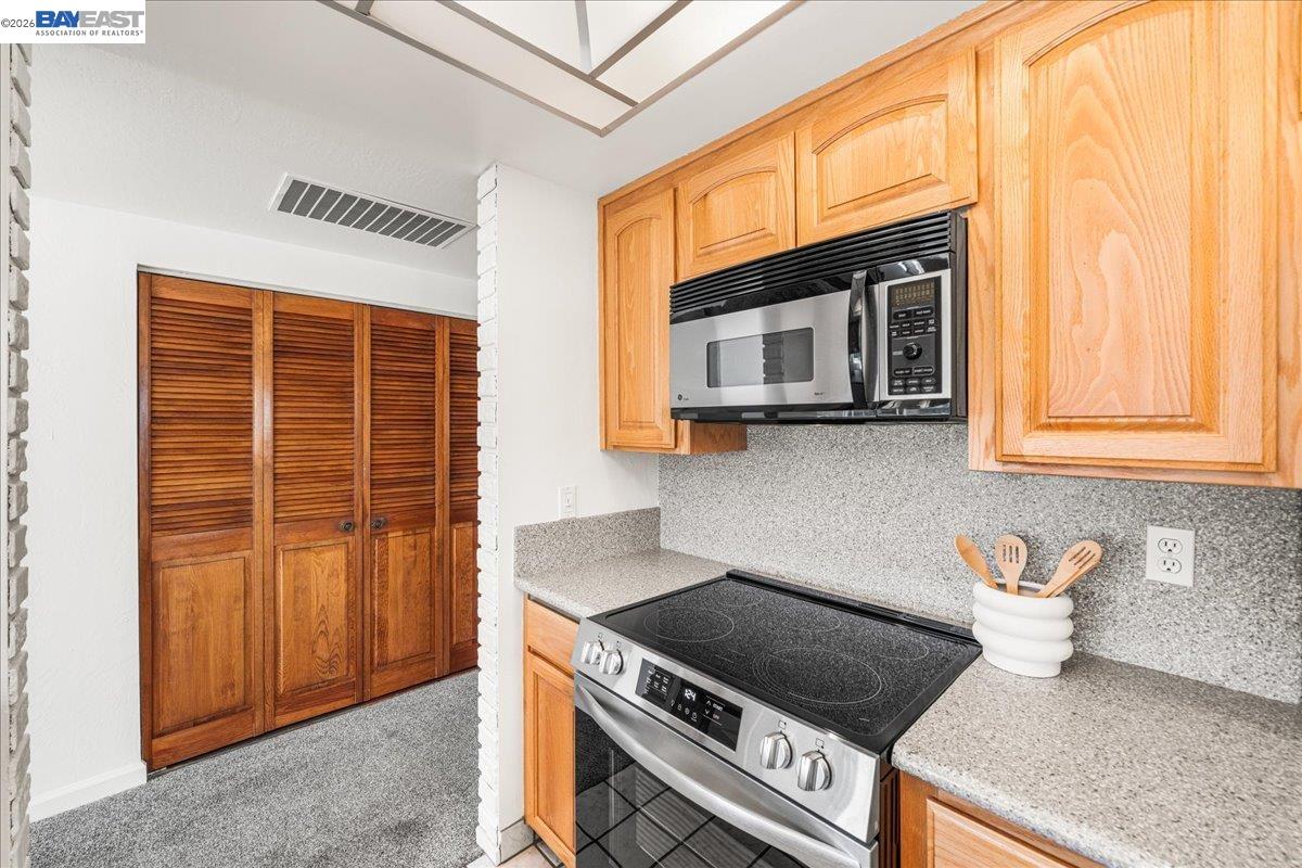 Detail Gallery Image 14 of 58 For 3647 Ashwood Dr, Pleasanton,  CA 94588 - 3 Beds | 2 Baths