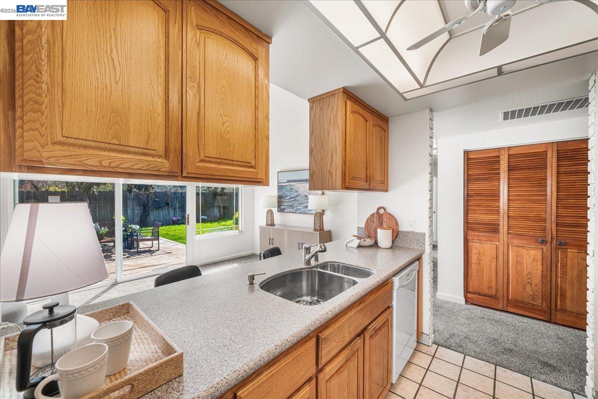 Detail Gallery Image 15 of 58 For 3647 Ashwood Dr, Pleasanton,  CA 94588 - 3 Beds | 2 Baths