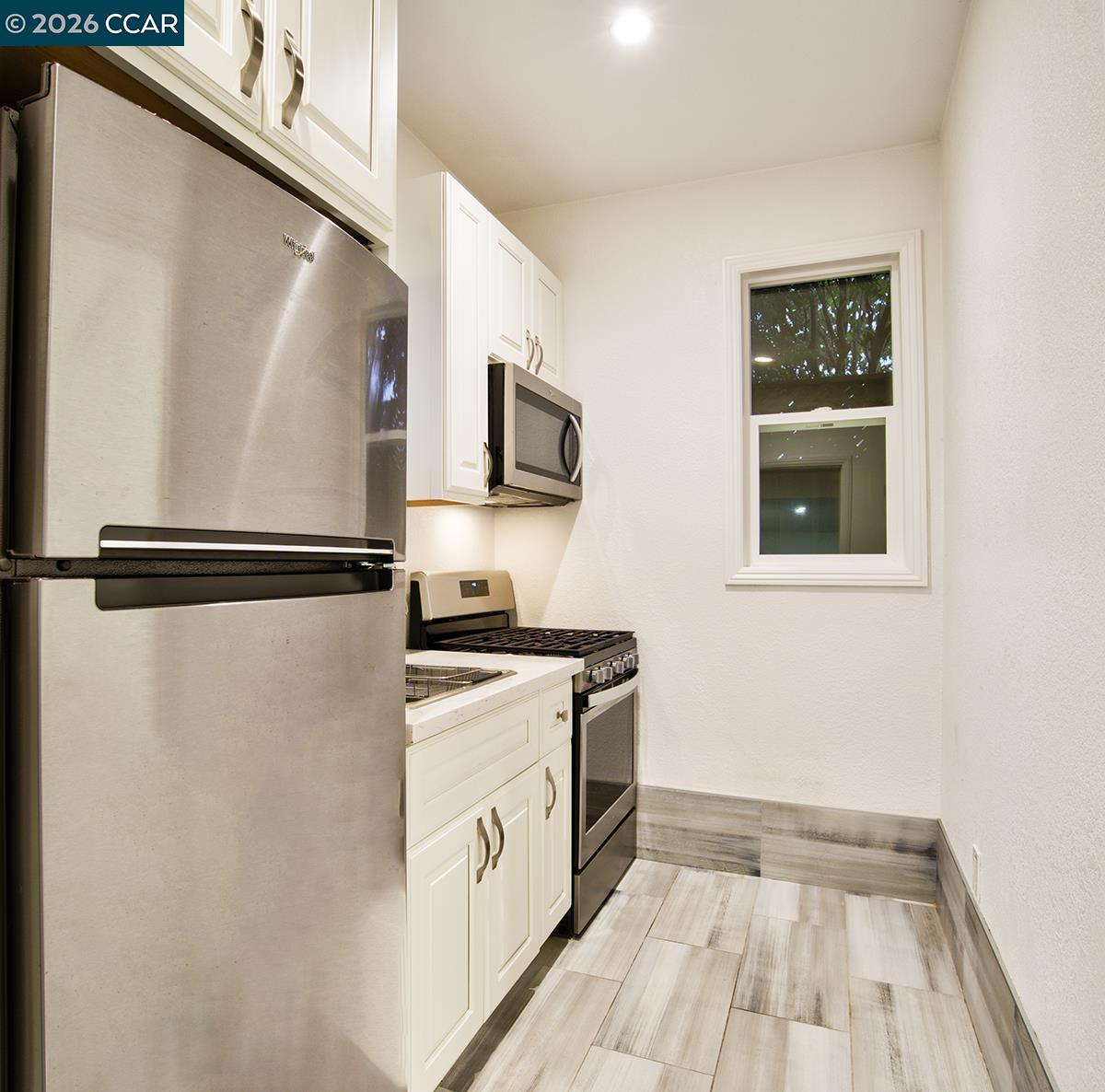 Detail Gallery Image 3 of 28 For 1351 Eastshore Drive, Alameda,  CA 94501 - 0 Beds | 1 Baths