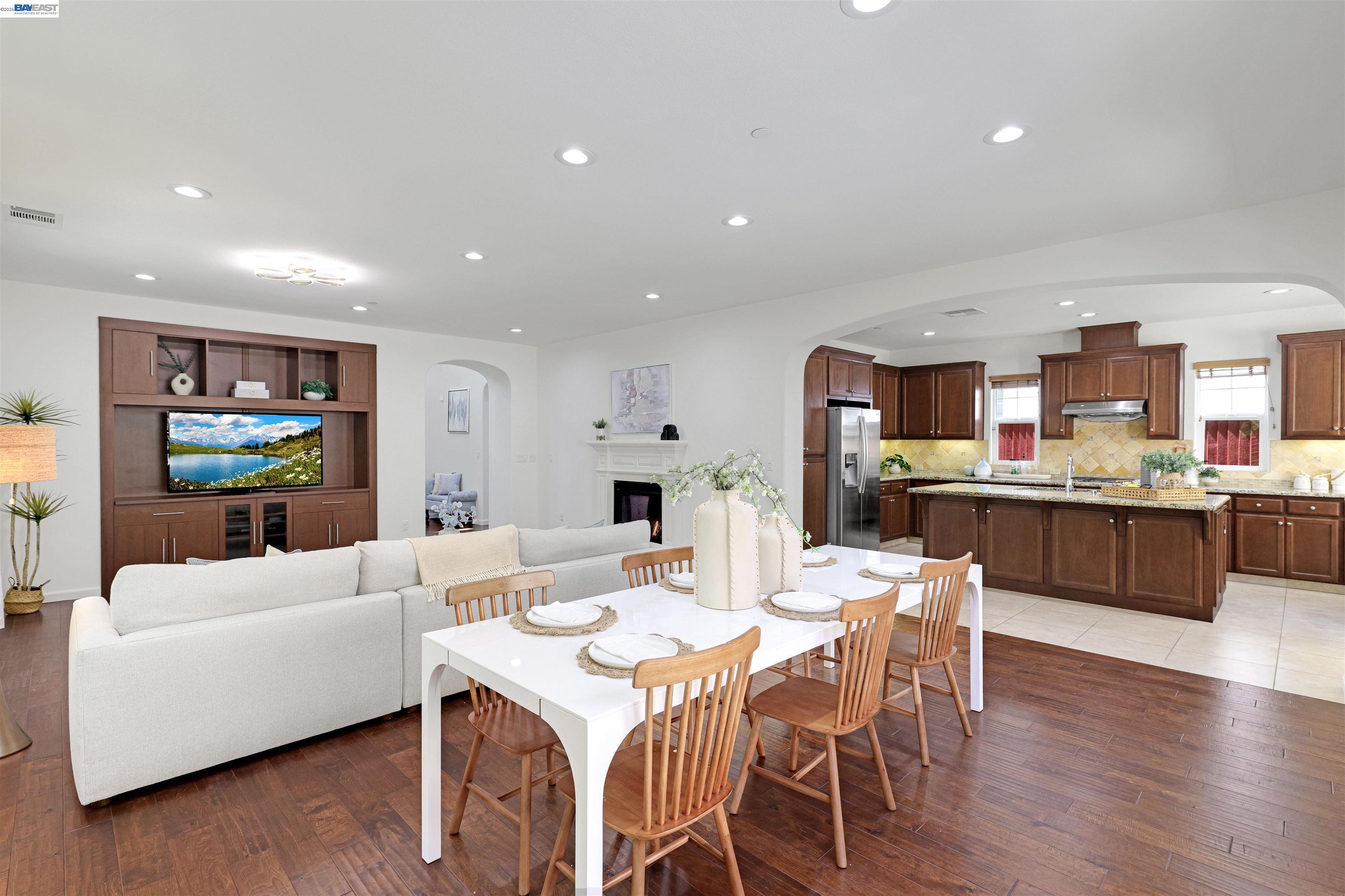 Detail Gallery Image 14 of 56 For 193 Lucy Ln, San Ramon,  CA 94582 - 3 Beds | 3 Baths