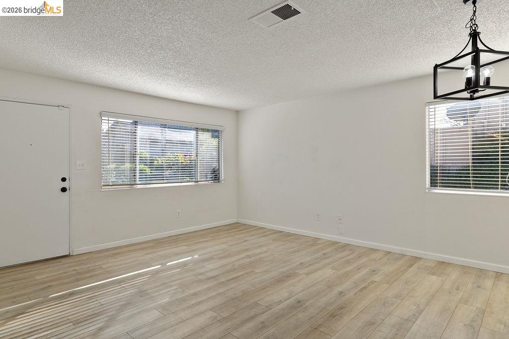 Detail Gallery Image 9 of 14 For 2500 Florida Ln, Antioch,  CA 94509 - 2 Beds | 1 Baths