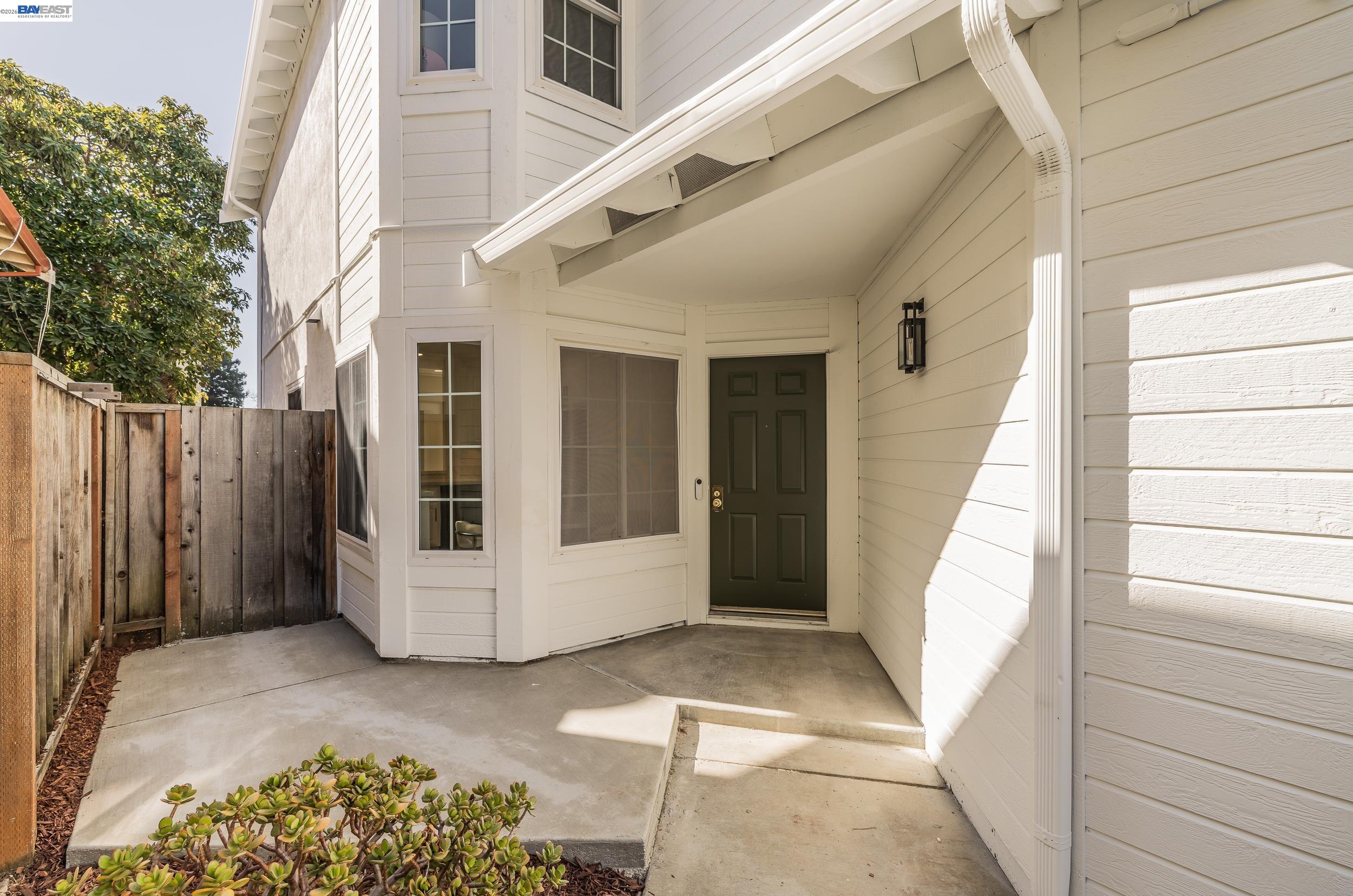 Detail Gallery Image 3 of 30 For 4900 Creekwood Dr, Fremont,  CA 94555 - 3 Beds | 2/1 Baths