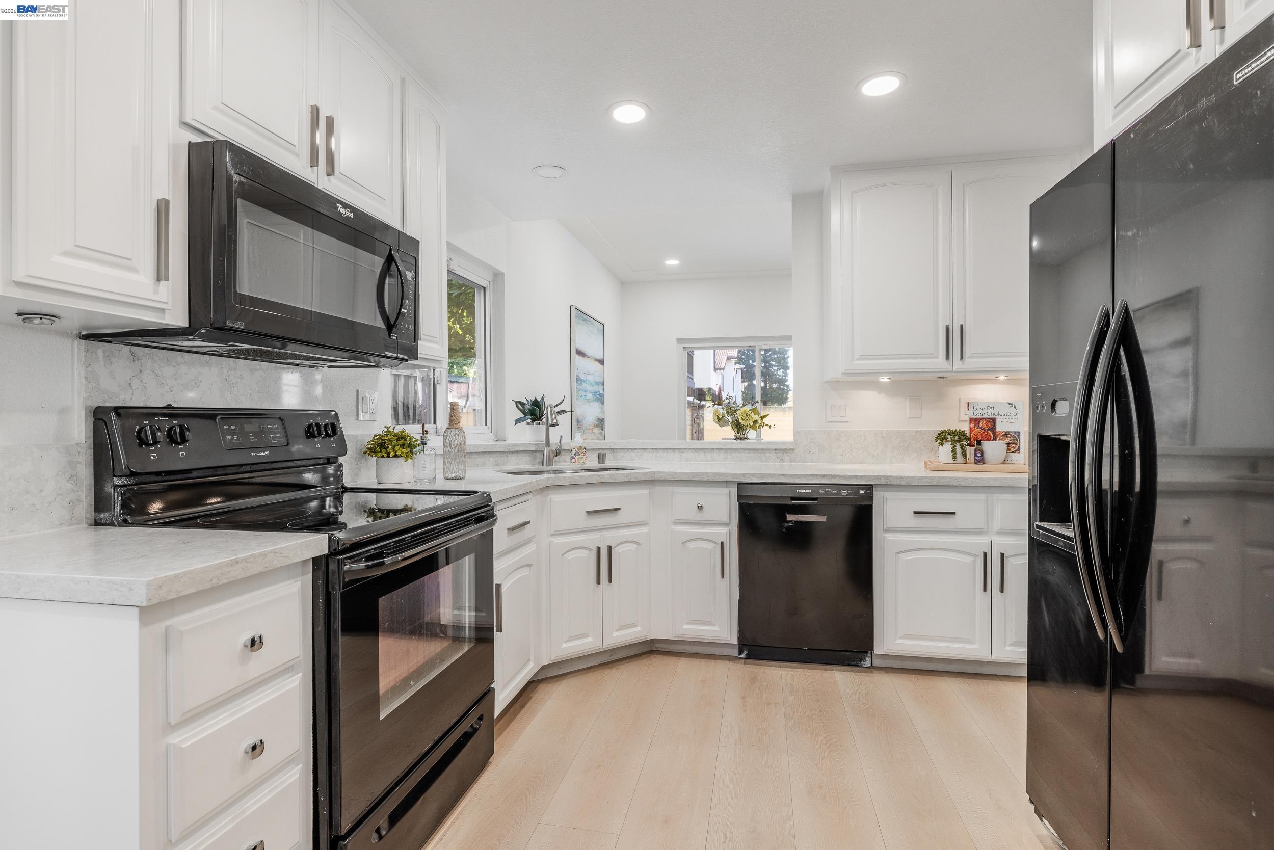 Detail Gallery Image 10 of 30 For 4900 Creekwood Dr, Fremont,  CA 94555 - 3 Beds | 2/1 Baths