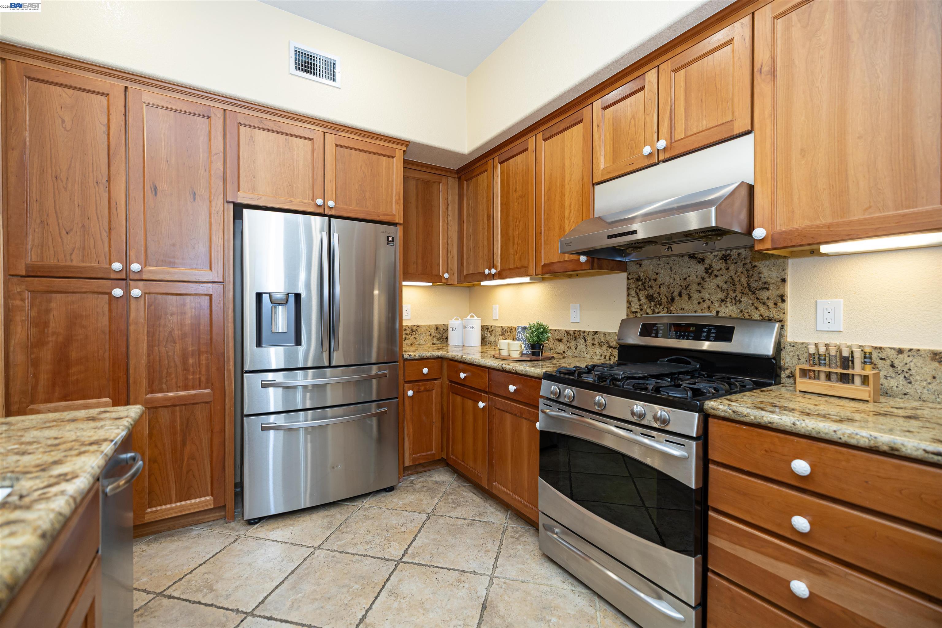 Detail Gallery Image 13 of 32 For 3489 Capoterra Way, Dublin,  CA 94568 - 2 Beds | 2/1 Baths