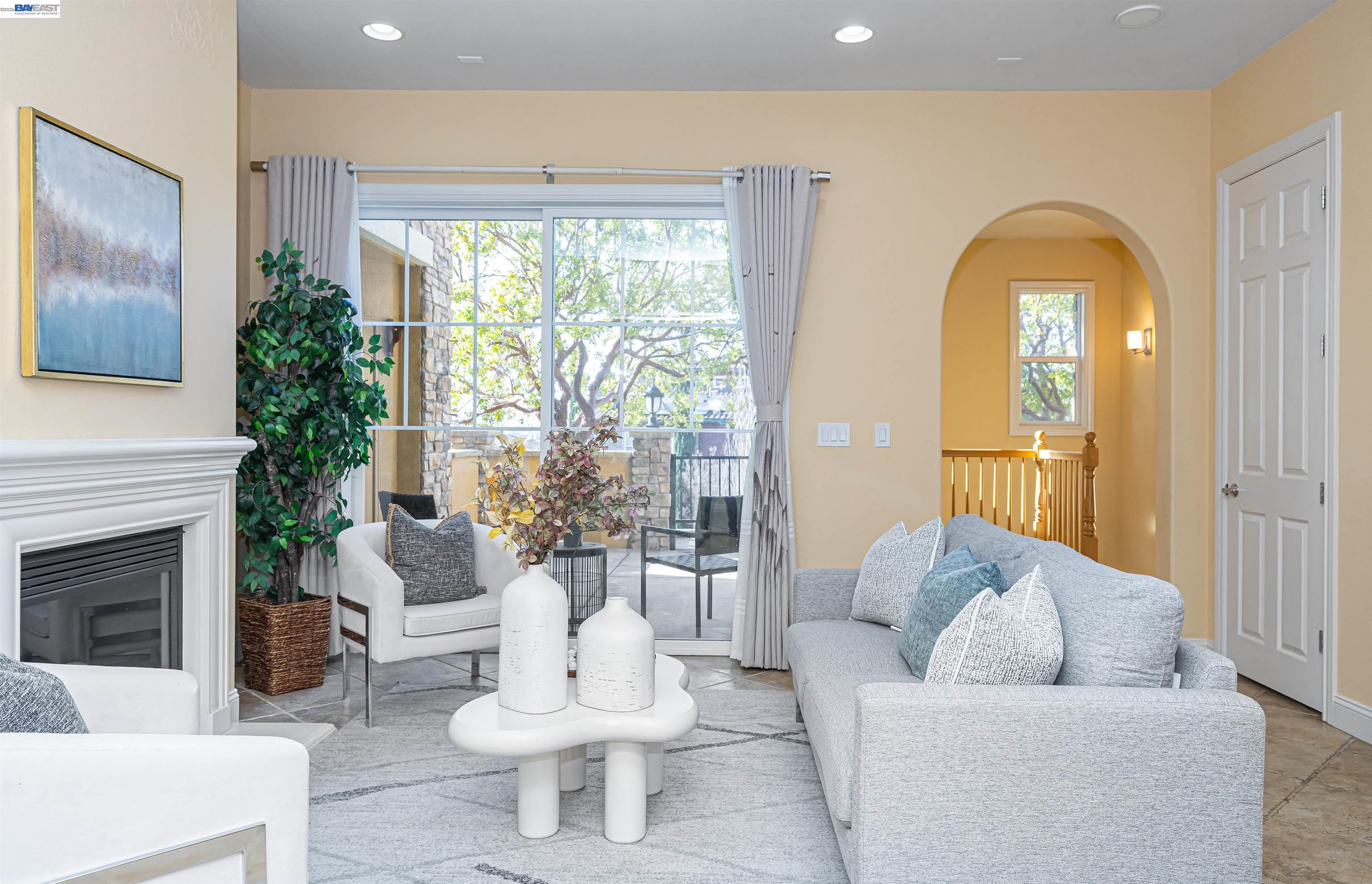 Detail Gallery Image 6 of 32 For 3489 Capoterra Way, Dublin,  CA 94568 - 2 Beds | 2/1 Baths