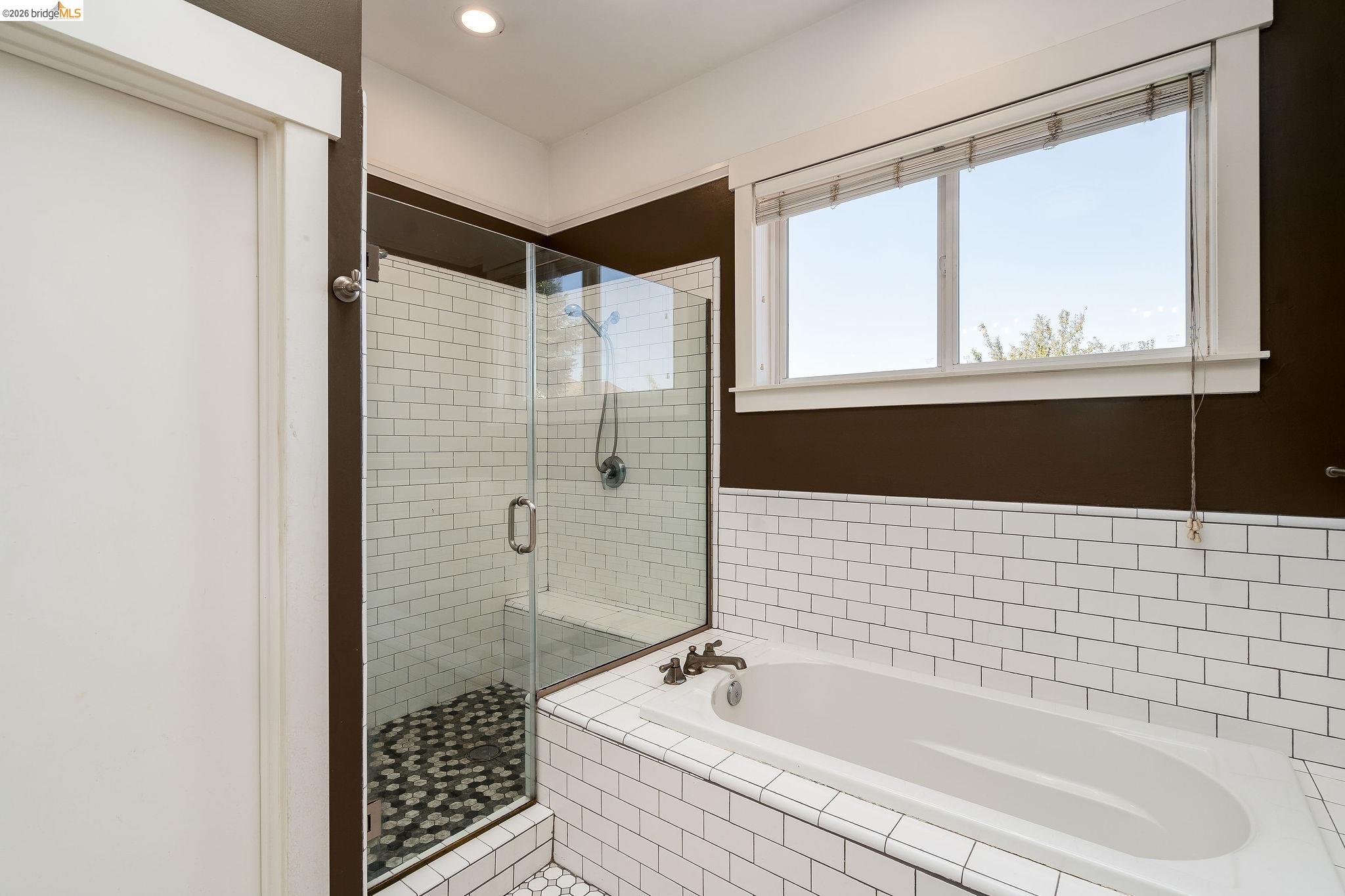 Detail Gallery Image 30 of 50 For 1526 32nd St, Oakland,  CA 94608 - 3 Beds | 2/1 Baths