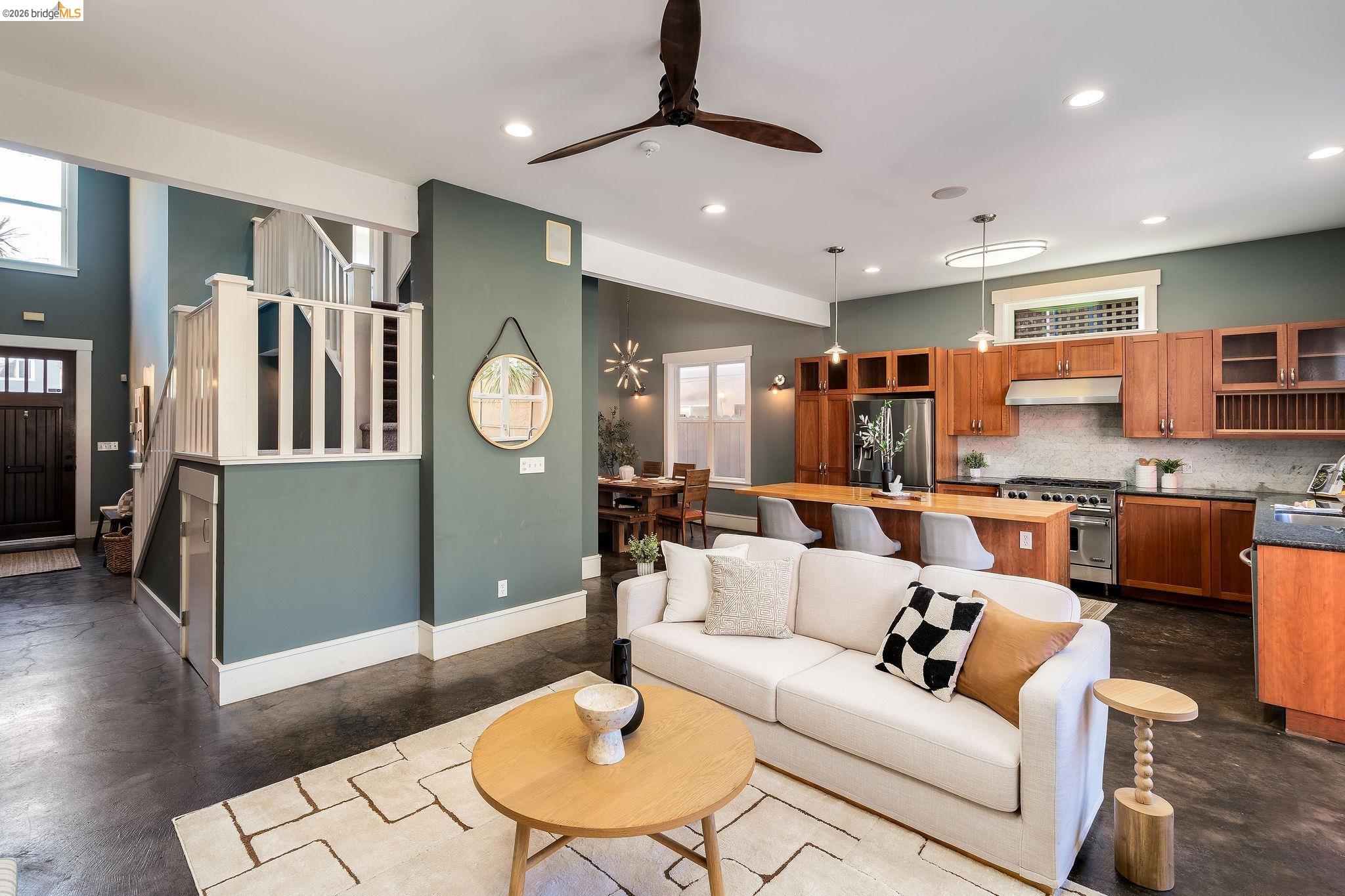 Detail Gallery Image 7 of 50 For 1526 32nd St, Oakland,  CA 94608 - 3 Beds | 2/1 Baths