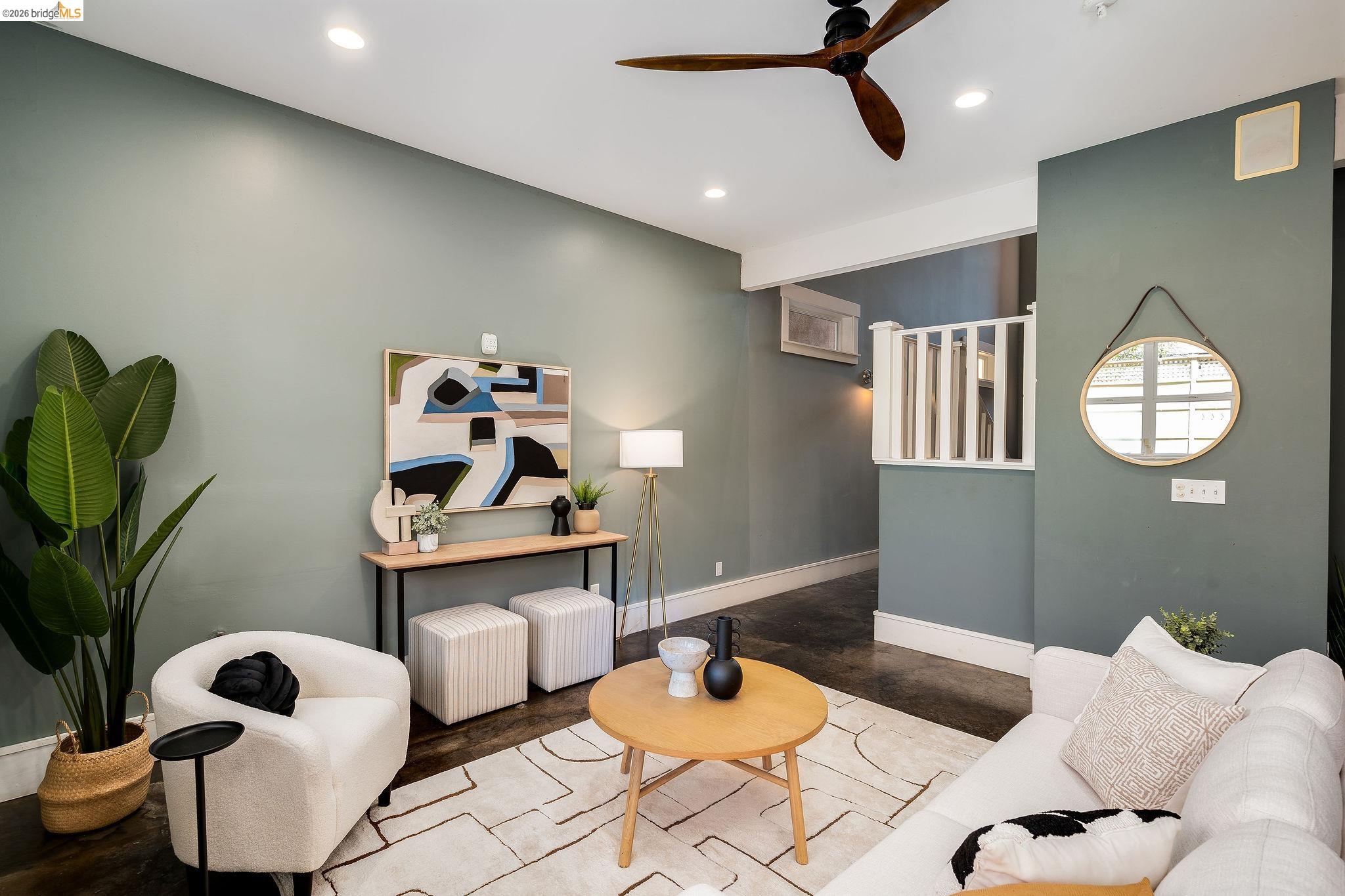 Detail Gallery Image 8 of 50 For 1526 32nd St, Oakland,  CA 94608 - 3 Beds | 2/1 Baths