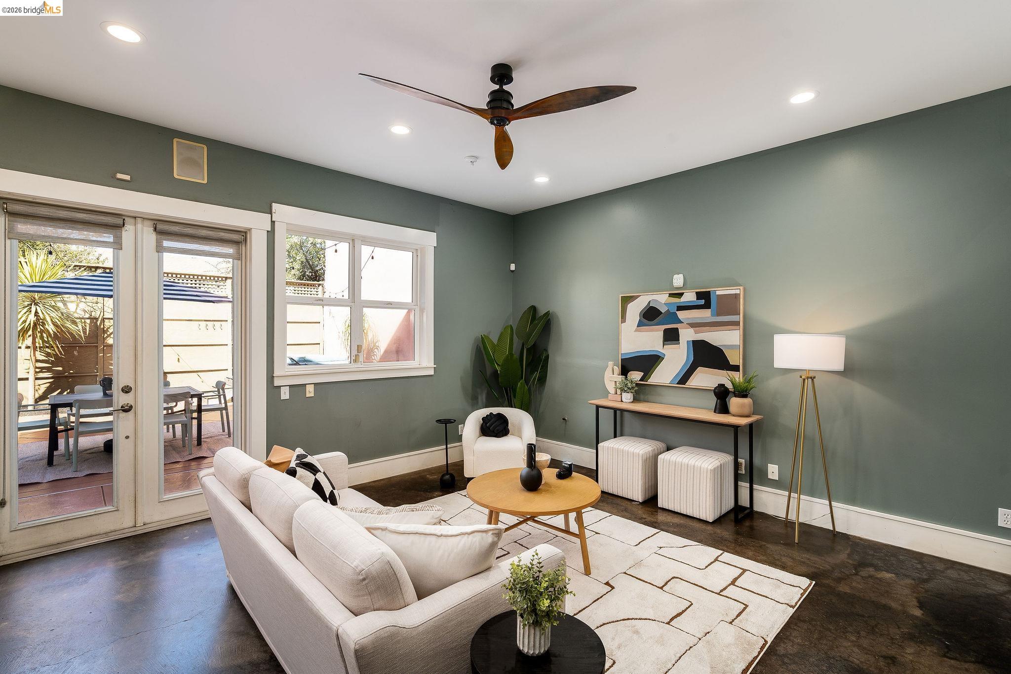 Detail Gallery Image 9 of 50 For 1526 32nd St, Oakland,  CA 94608 - 3 Beds | 2/1 Baths