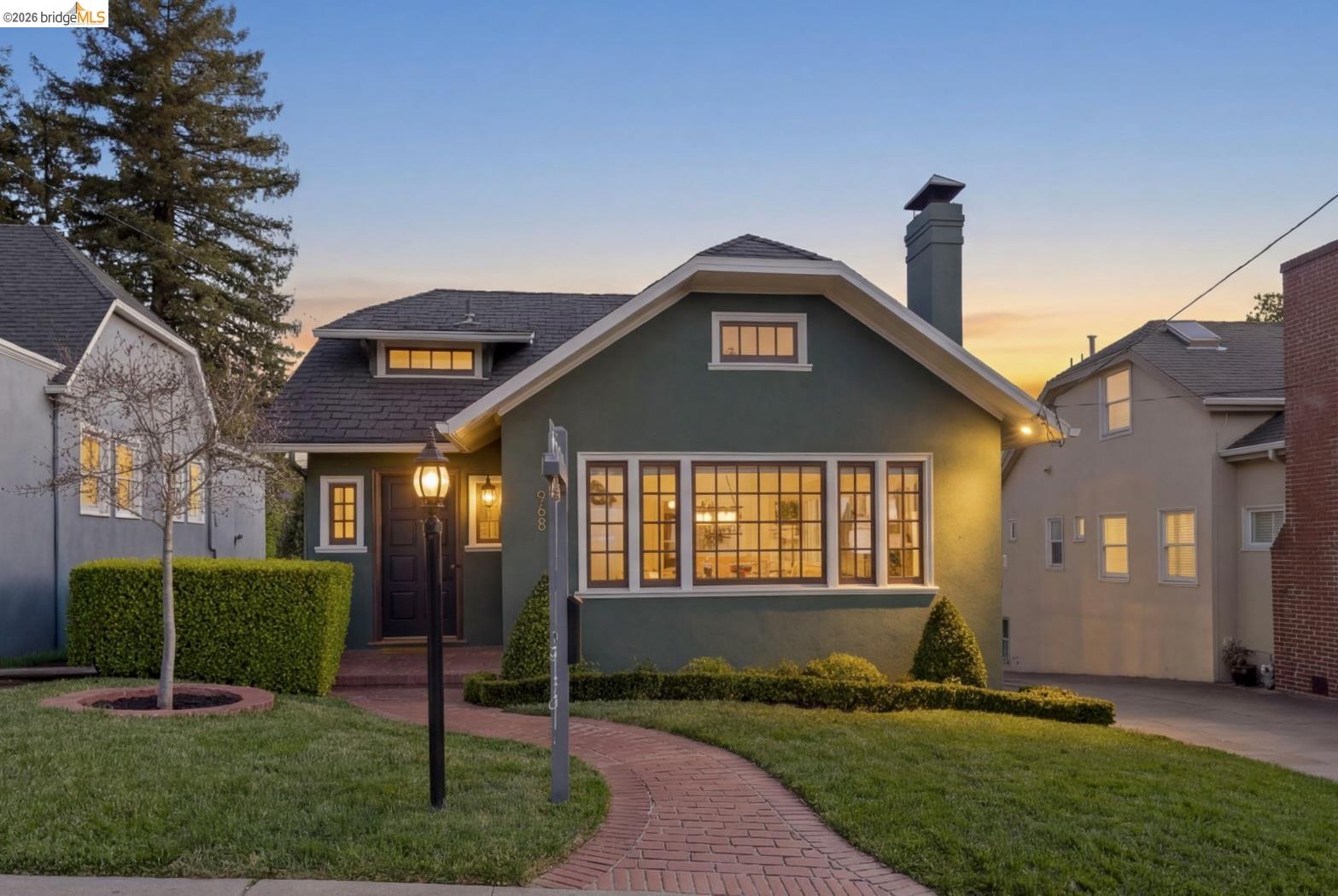 Detail Gallery Image 2 of 51 For 958 Alma Place, Oakland,  CA 94610 - 4 Beds | 2 Baths