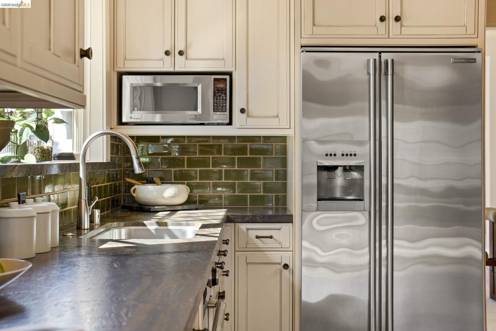 Detail Gallery Image 14 of 51 For 958 Alma Place, Oakland,  CA 94610 - 4 Beds | 2 Baths