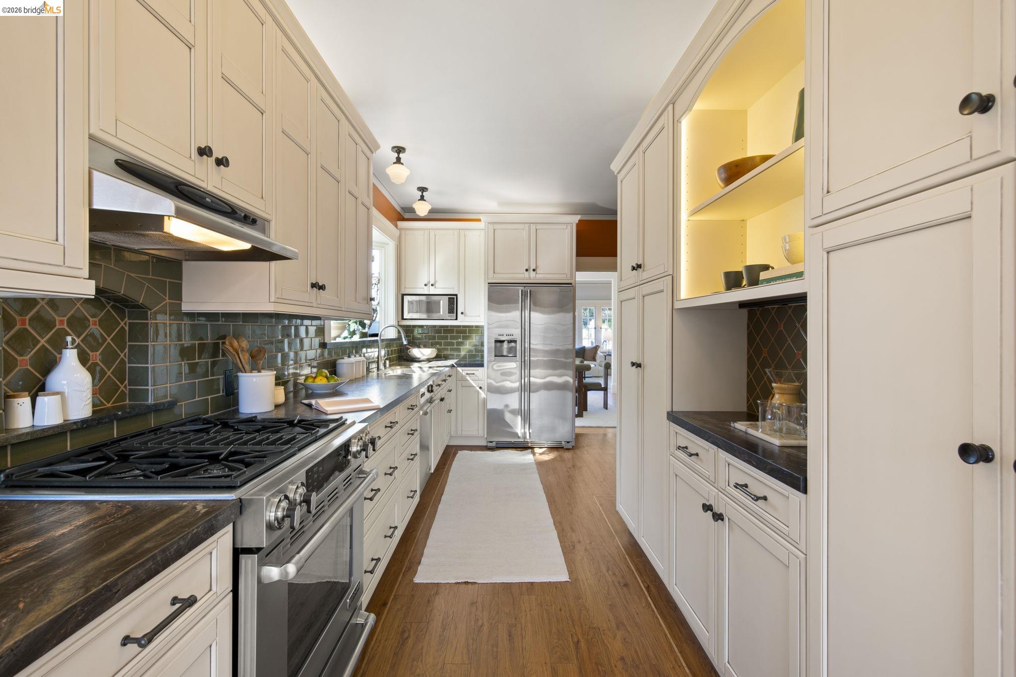 Detail Gallery Image 15 of 51 For 958 Alma Place, Oakland,  CA 94610 - 4 Beds | 2 Baths