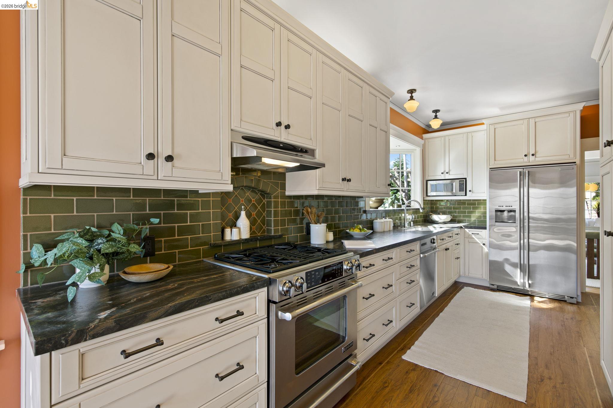 Detail Gallery Image 16 of 51 For 958 Alma Place, Oakland,  CA 94610 - 4 Beds | 2 Baths