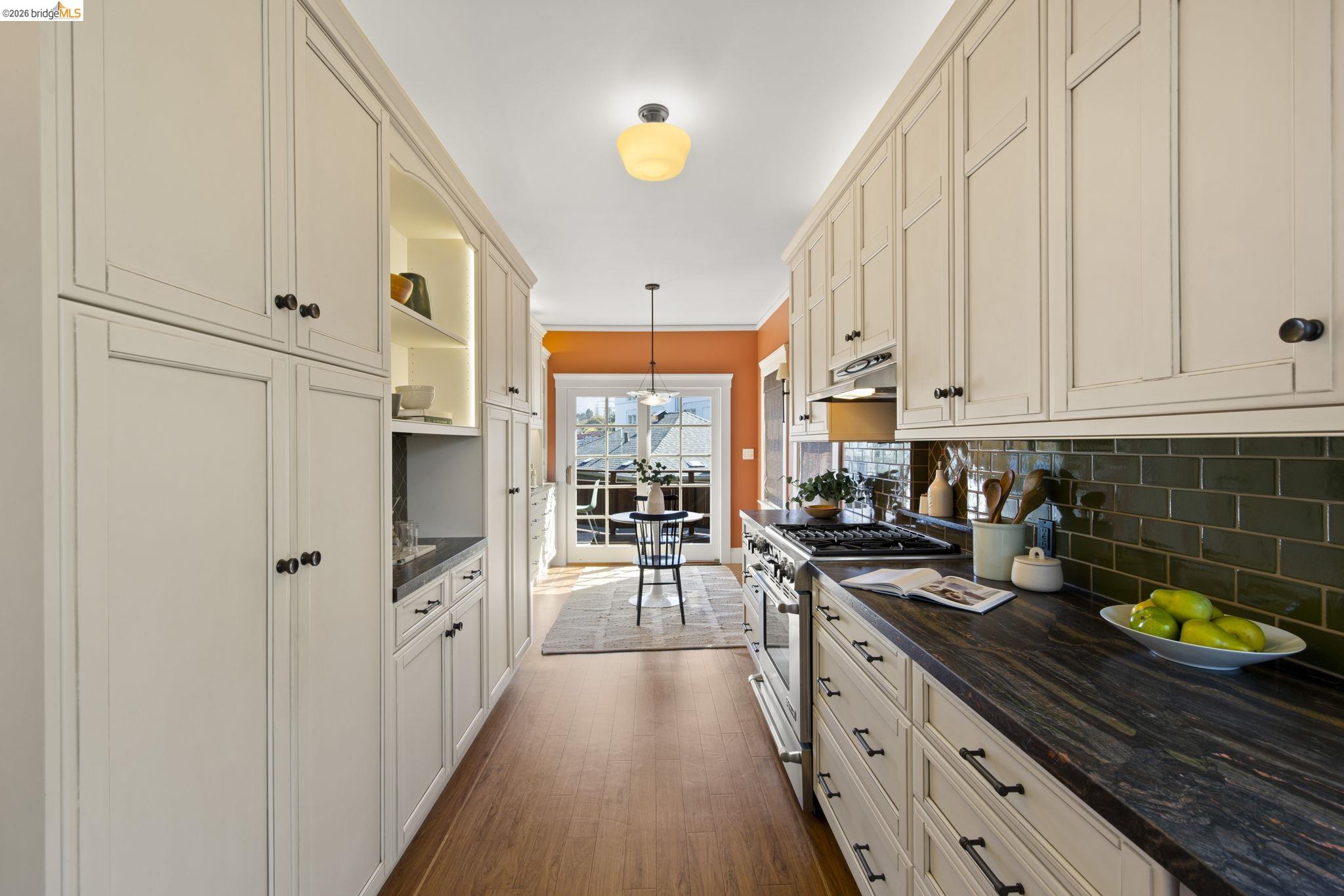 Detail Gallery Image 18 of 51 For 958 Alma Place, Oakland,  CA 94610 - 4 Beds | 2 Baths