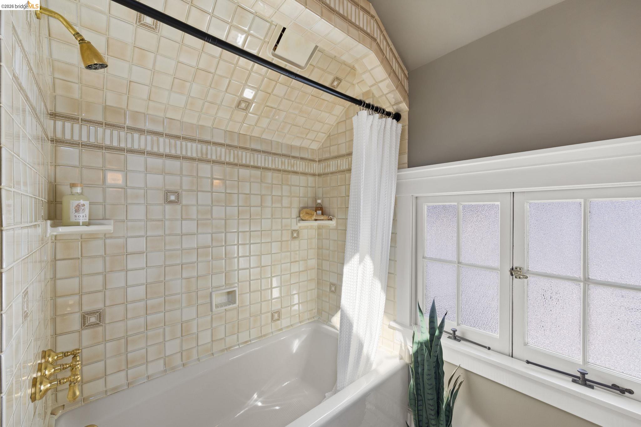 Detail Gallery Image 29 of 51 For 958 Alma Place, Oakland,  CA 94610 - 4 Beds | 2 Baths