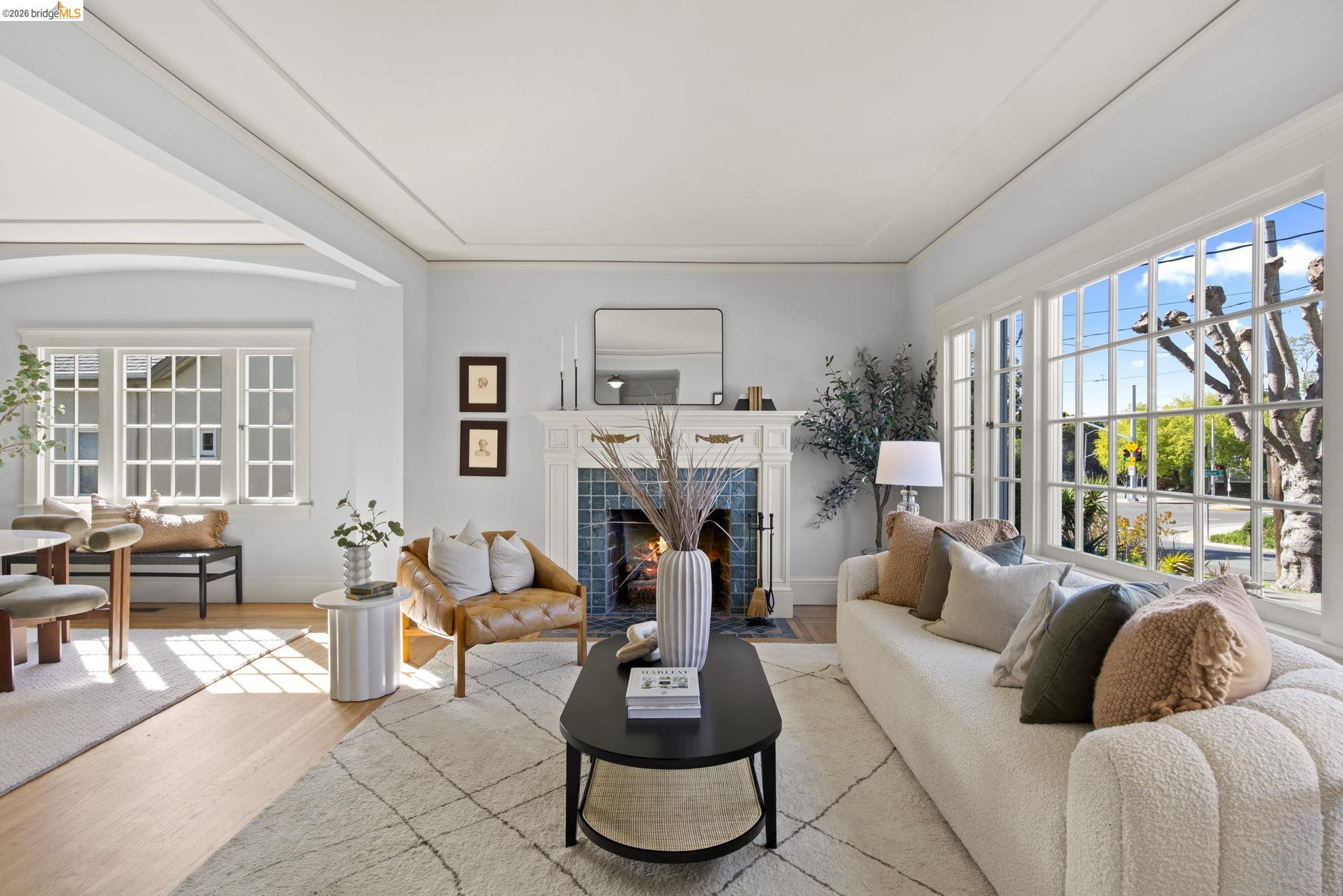 Detail Gallery Image 4 of 51 For 958 Alma Place, Oakland,  CA 94610 - 4 Beds | 2 Baths