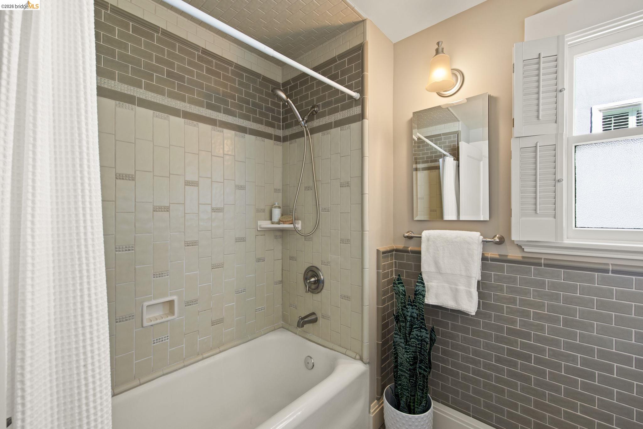 Detail Gallery Image 36 of 51 For 958 Alma Place, Oakland,  CA 94610 - 4 Beds | 2 Baths