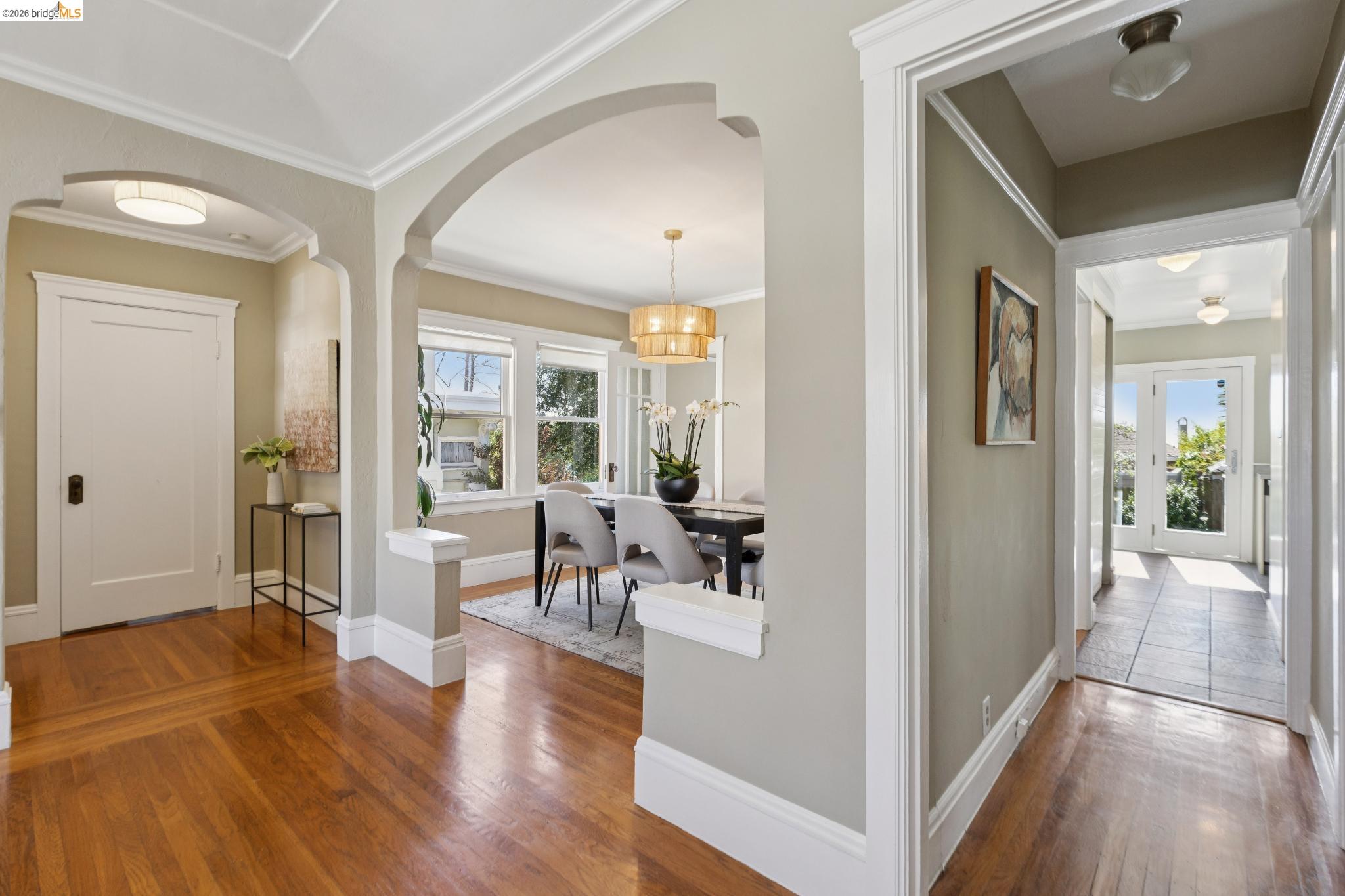 Detail Gallery Image 11 of 46 For 715 Hillgirt Cir, Oakland,  CA 94610 - 2 Beds | 1 Baths