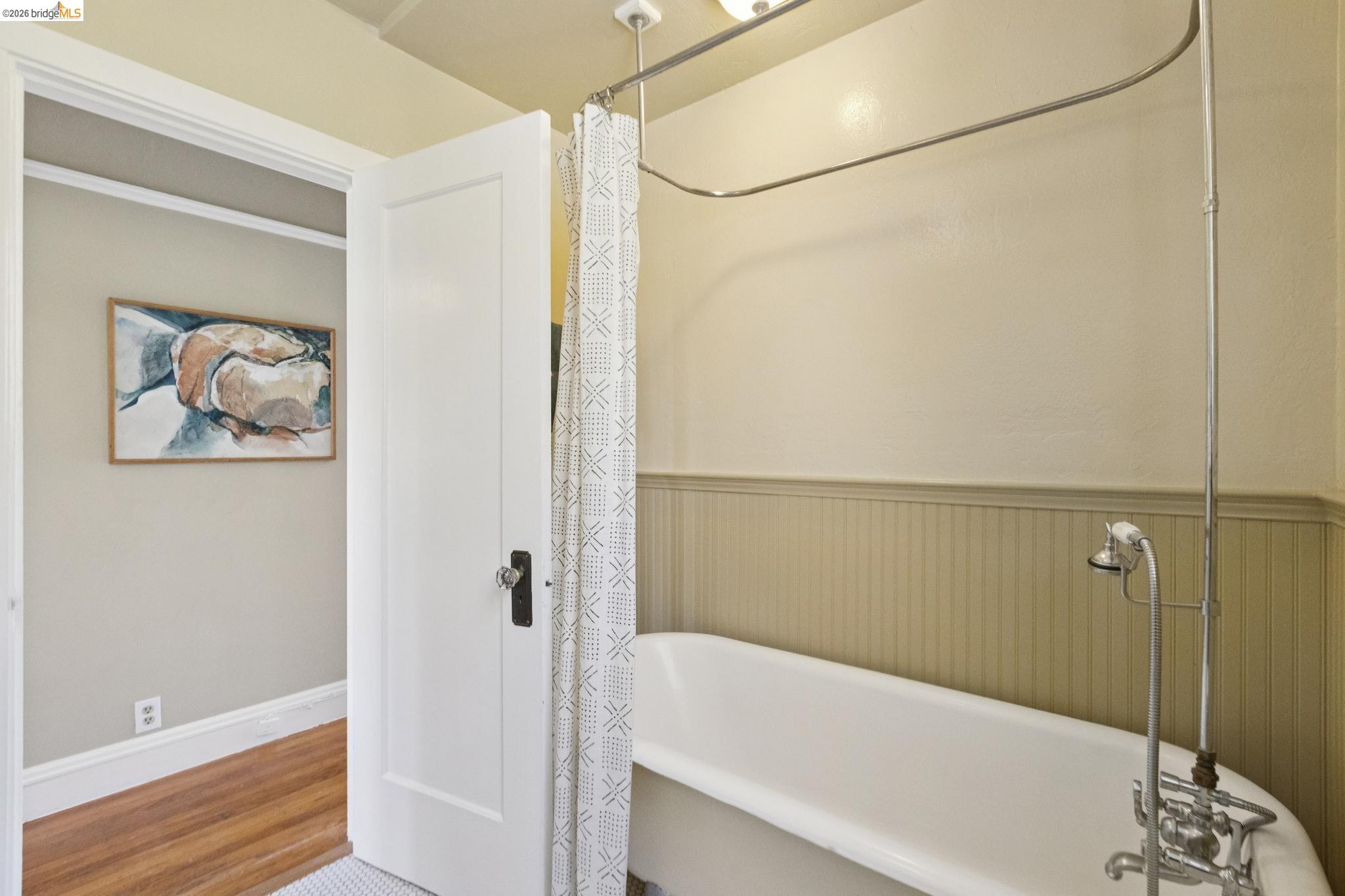 Detail Gallery Image 21 of 46 For 715 Hillgirt Cir, Oakland,  CA 94610 - 2 Beds | 1 Baths