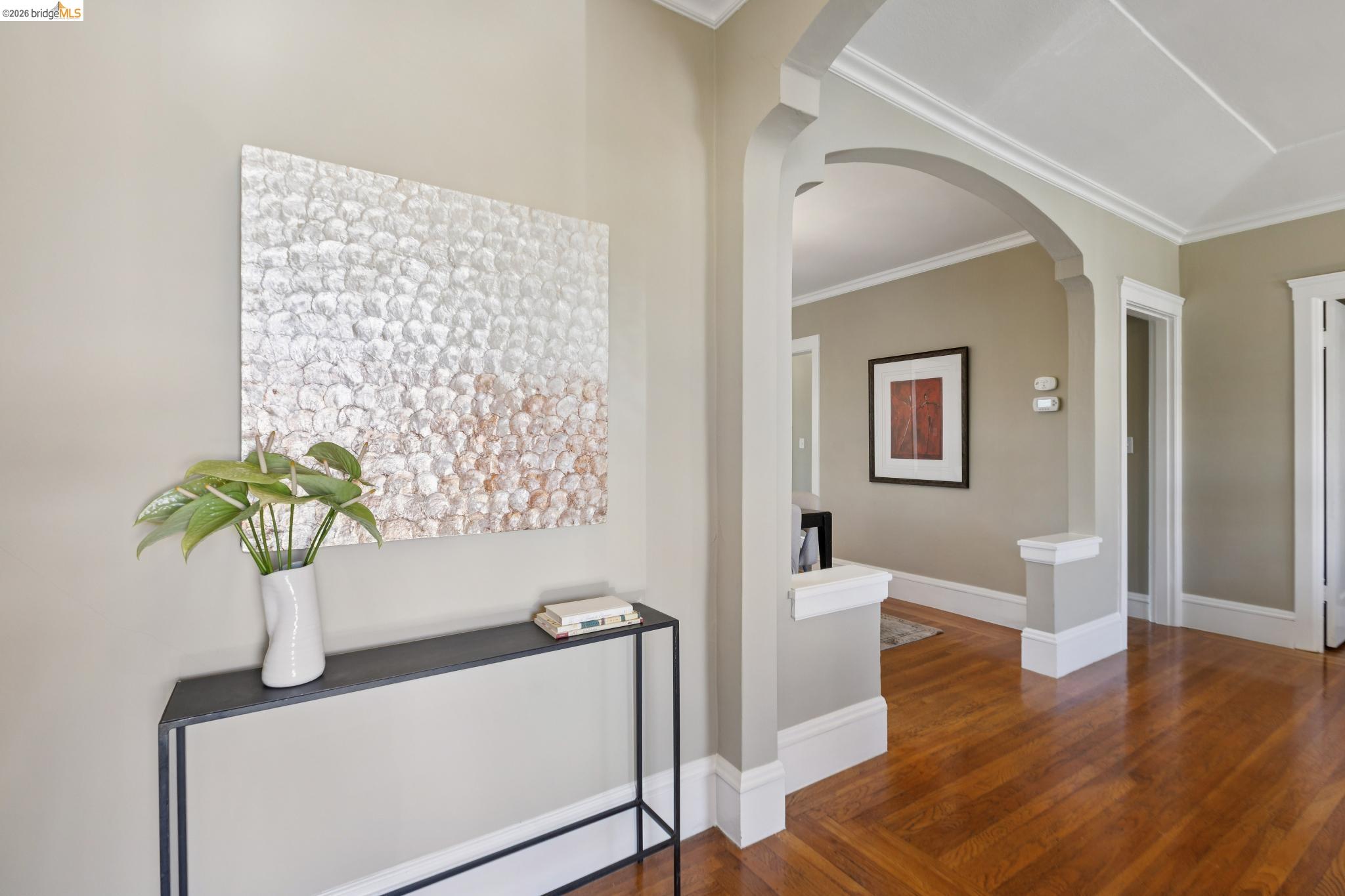 Detail Gallery Image 4 of 46 For 715 Hillgirt Cir, Oakland,  CA 94610 - 2 Beds | 1 Baths