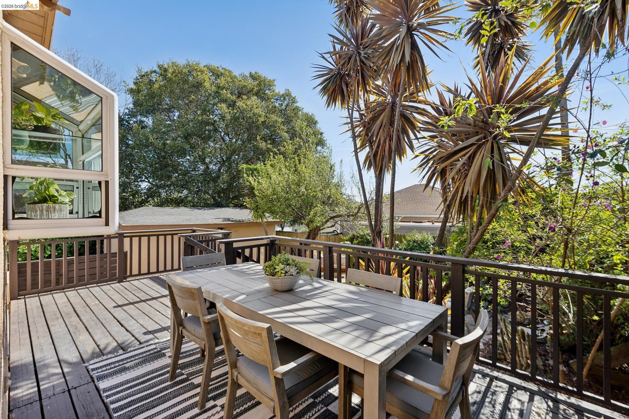 Detail Gallery Image 31 of 46 For 715 Hillgirt Cir, Oakland,  CA 94610 - 2 Beds | 1 Baths