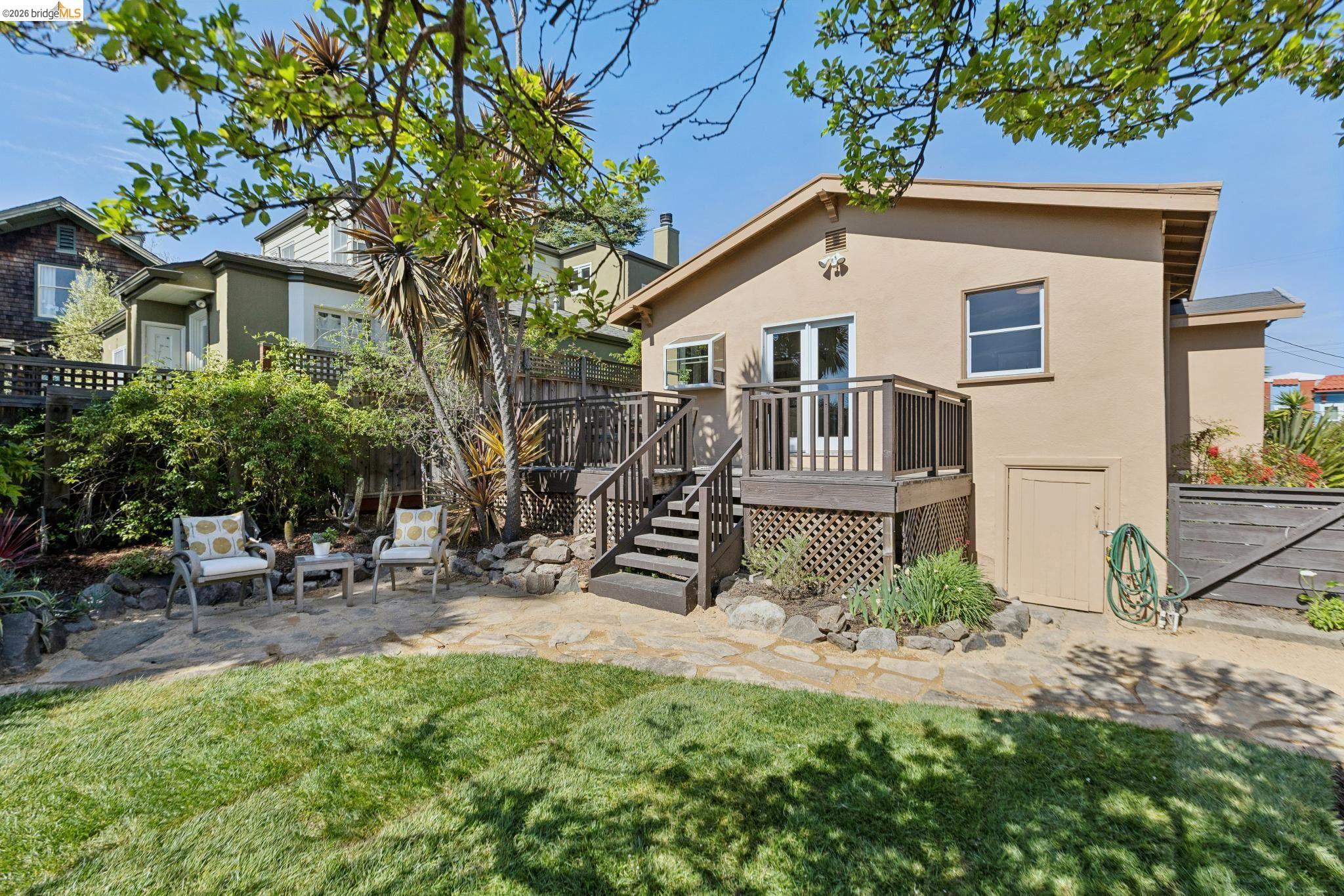 Detail Gallery Image 32 of 46 For 715 Hillgirt Cir, Oakland,  CA 94610 - 2 Beds | 1 Baths